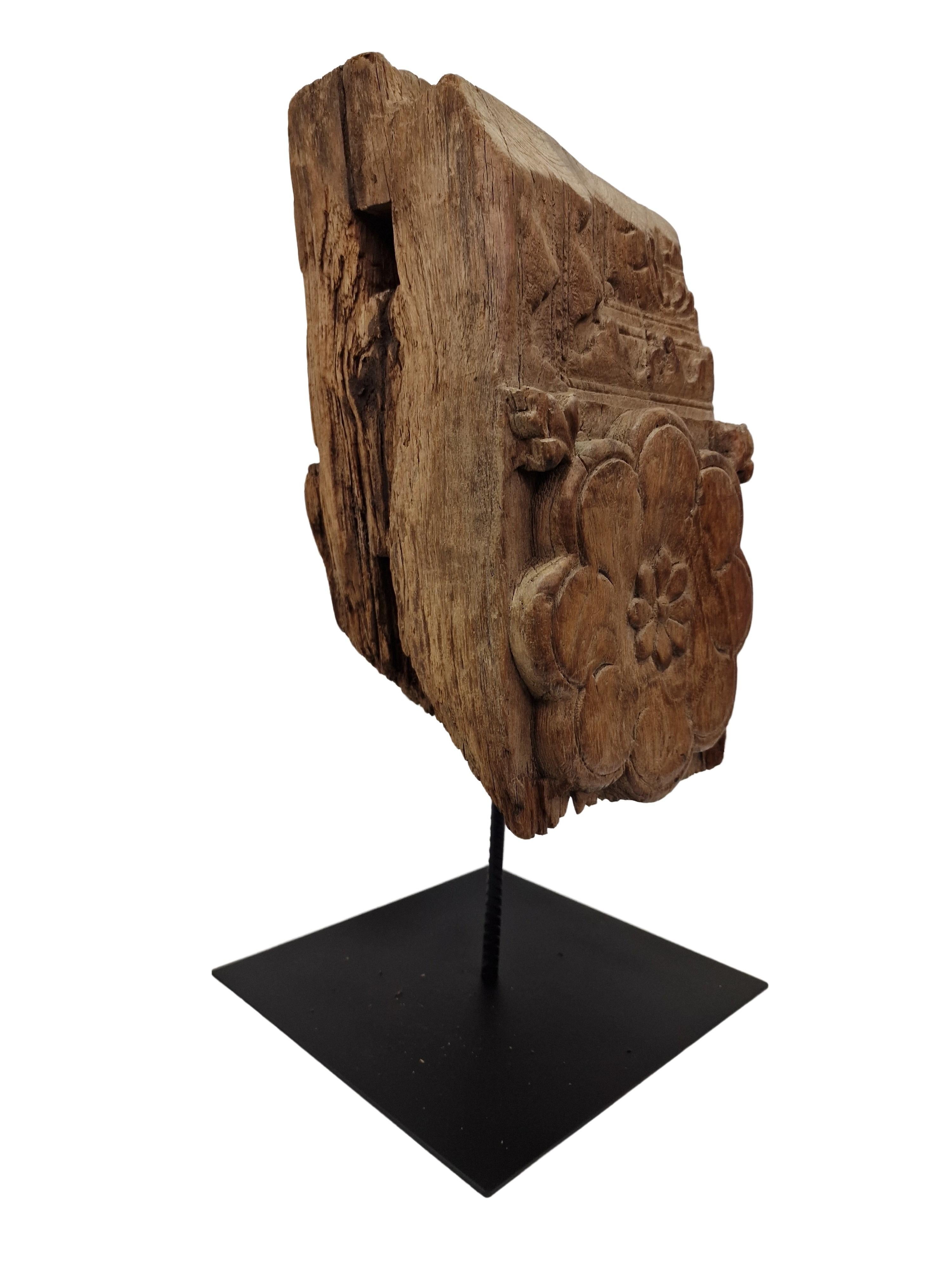 Frammento di legno elemento decorativo da costruzione scultura da soffitto XIX secolo Italia in vendita 7