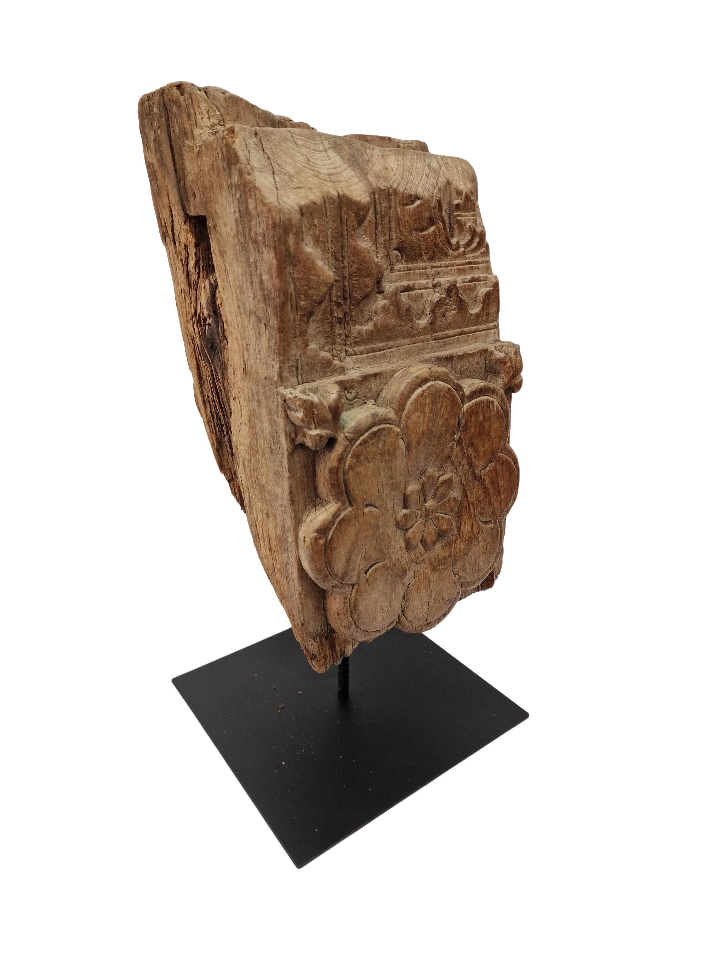 Frammento di legno elemento decorativo da costruzione scultura da soffitto XIX secolo Italia in vendita 3
