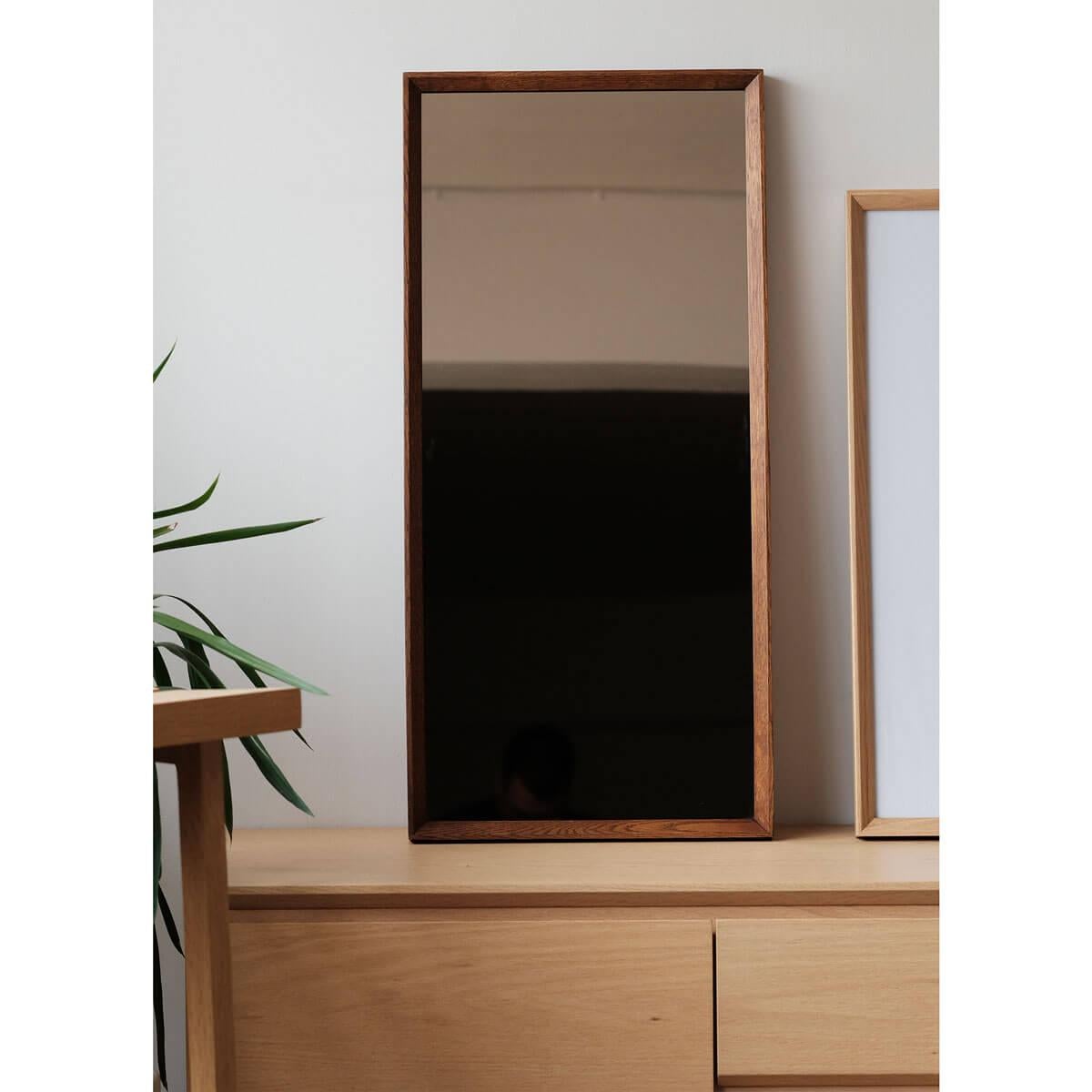 Moderno Specchio con cornice di legno in bronzo - Misura media - REGOLARE in vendita