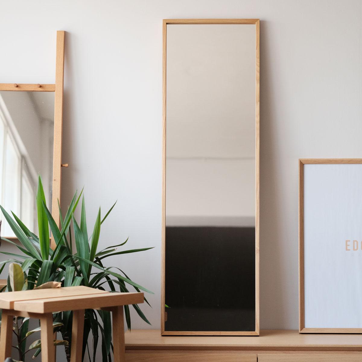 Fatto a mano Specchio con cornice in legno - Lungo - EDGE in vendita