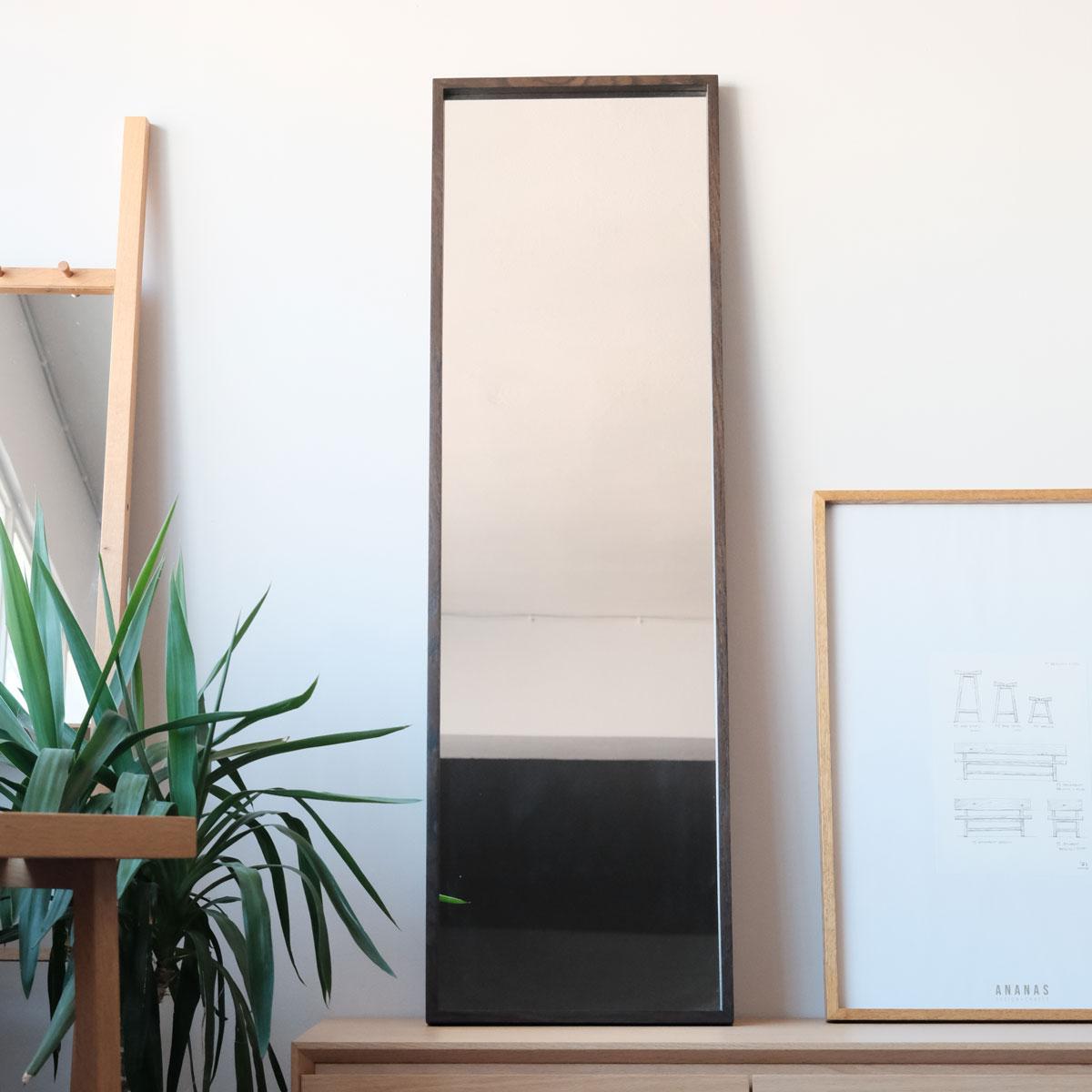 Fatto a mano Specchio con cornice in legno - Lungo - EDGE in vendita