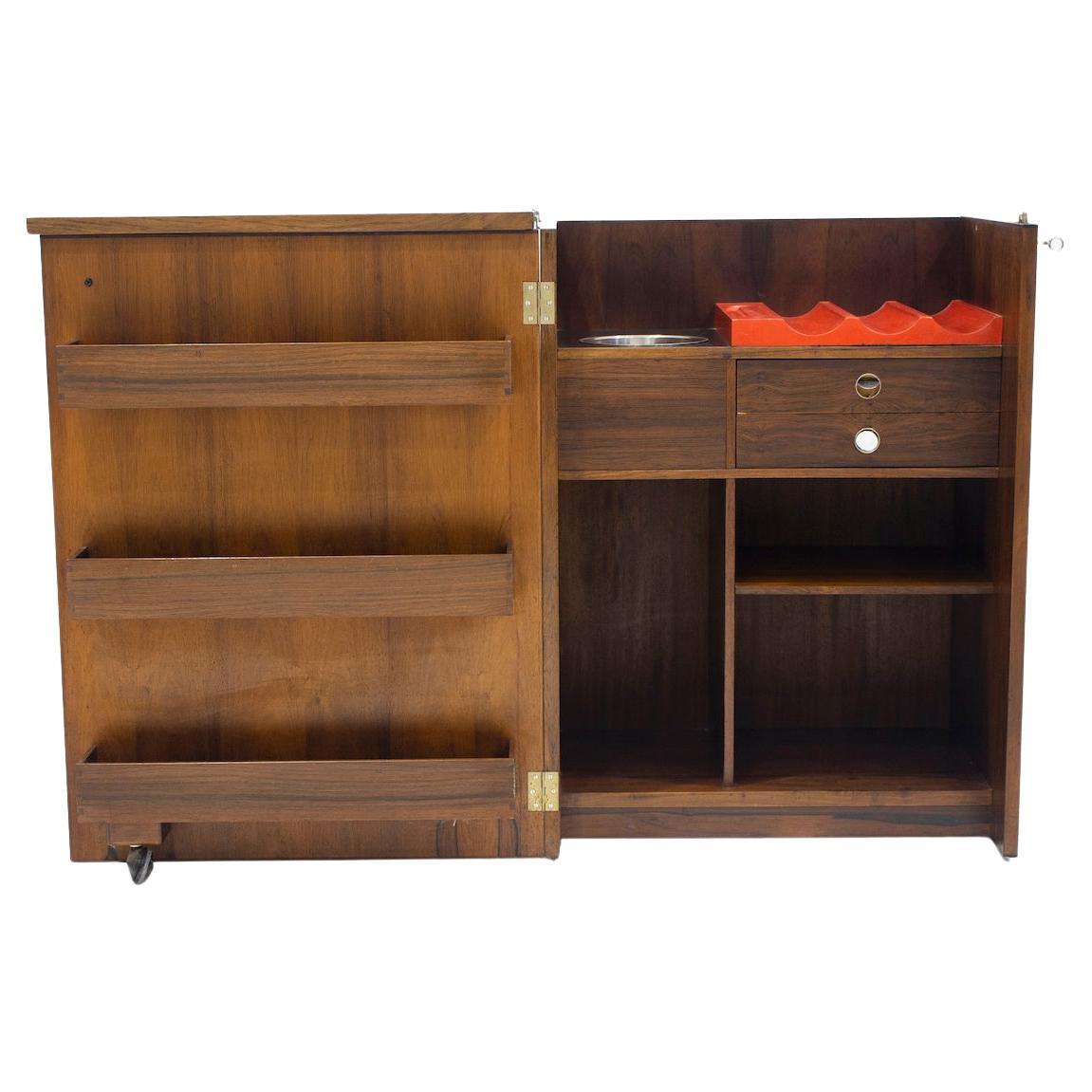 Wooden Free-Standing Dry Bar with Flip-up Top en vente