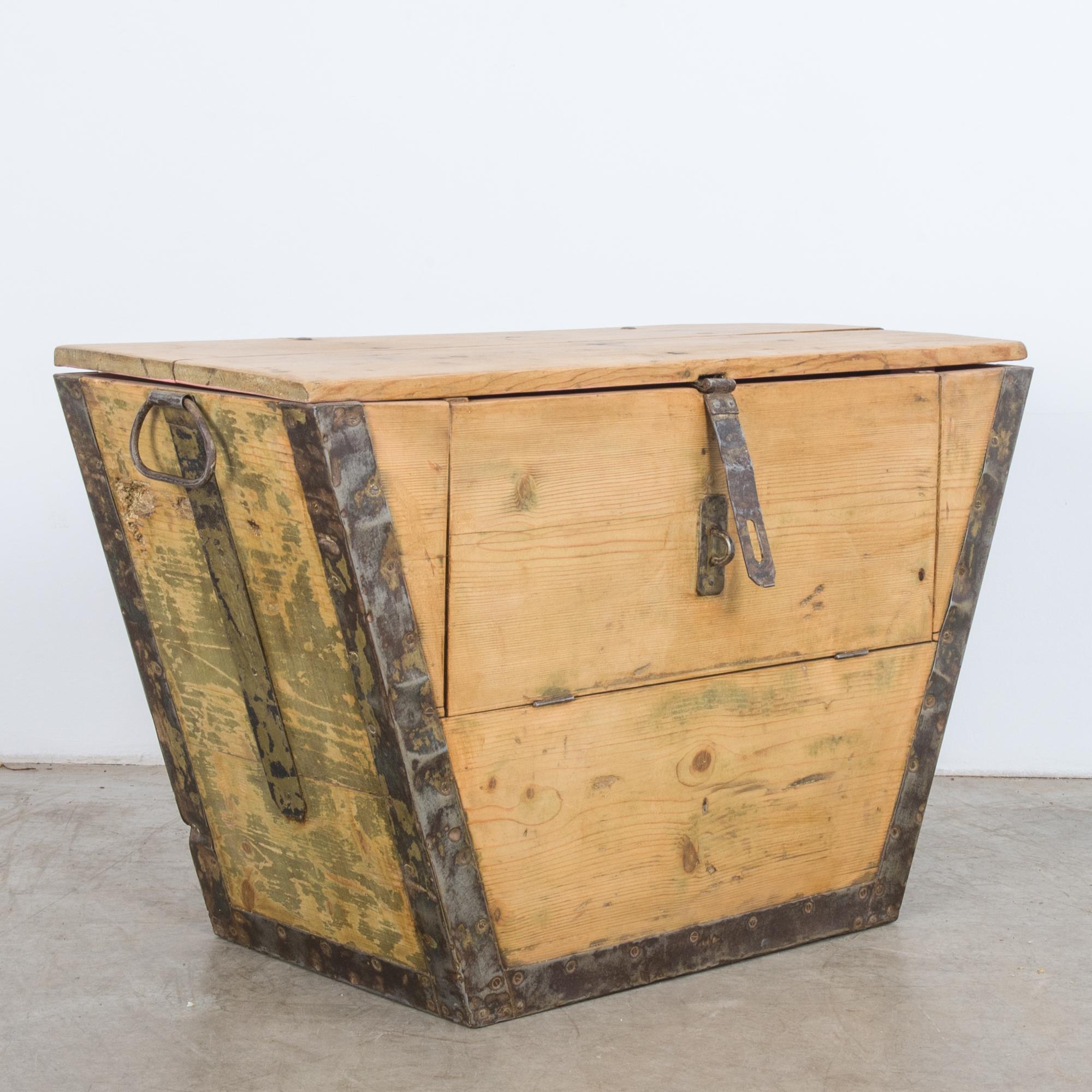 Early 20th Century Wooden French Trunk