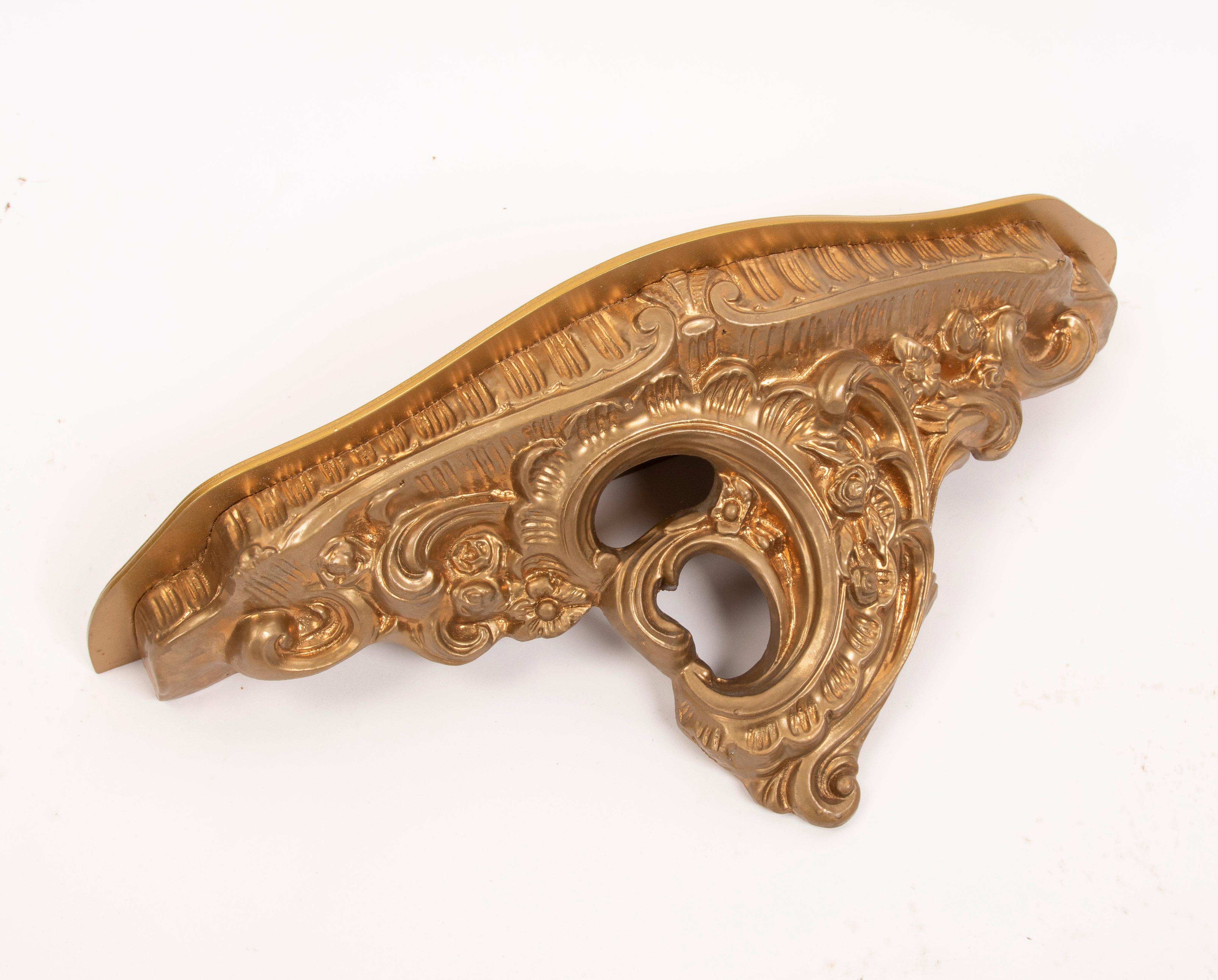 Miroir mural doré avec piédestal en bois d'époque plus tardive en vente 8
