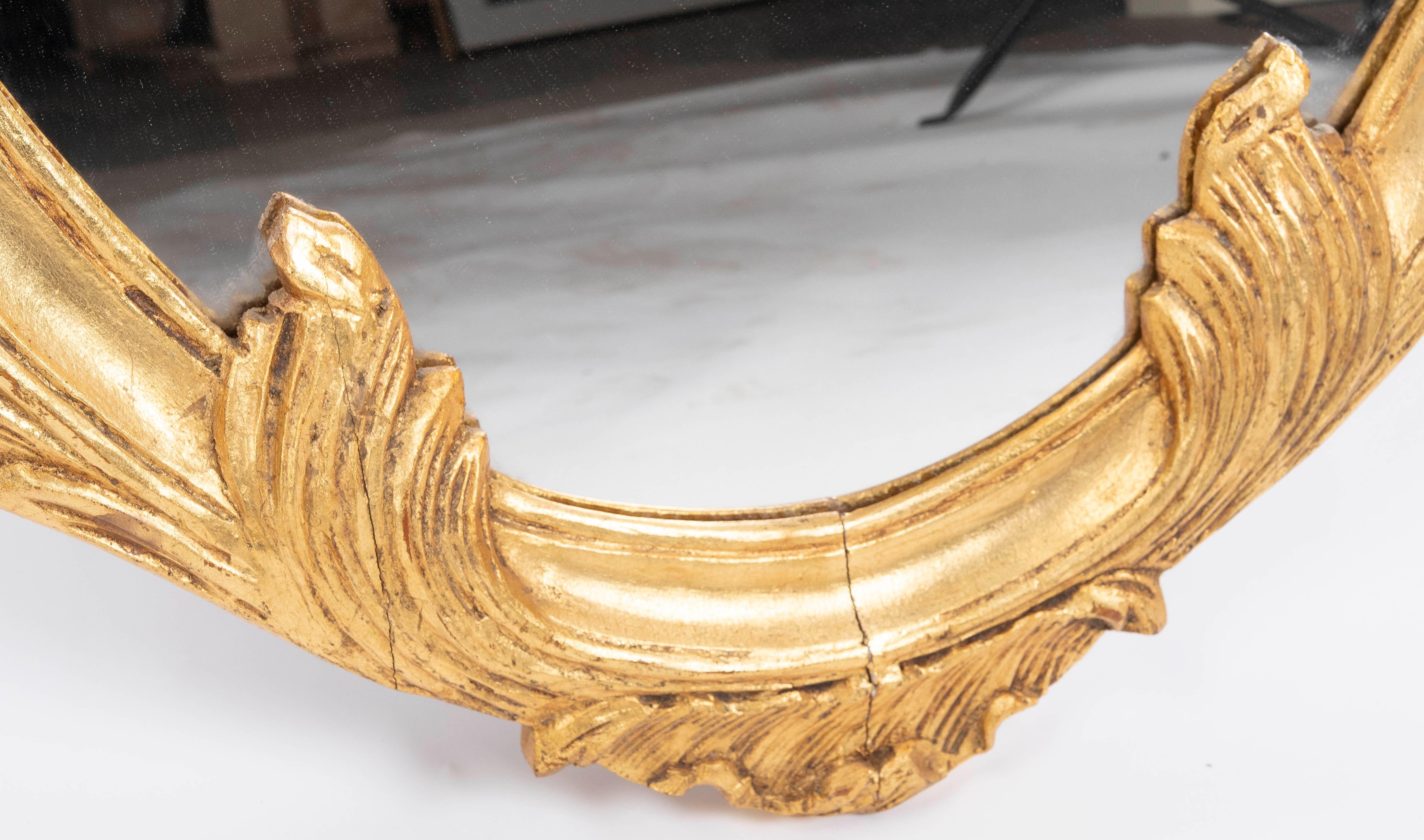 Miroir mural doré avec piédestal en bois d'époque plus tardive en vente 1