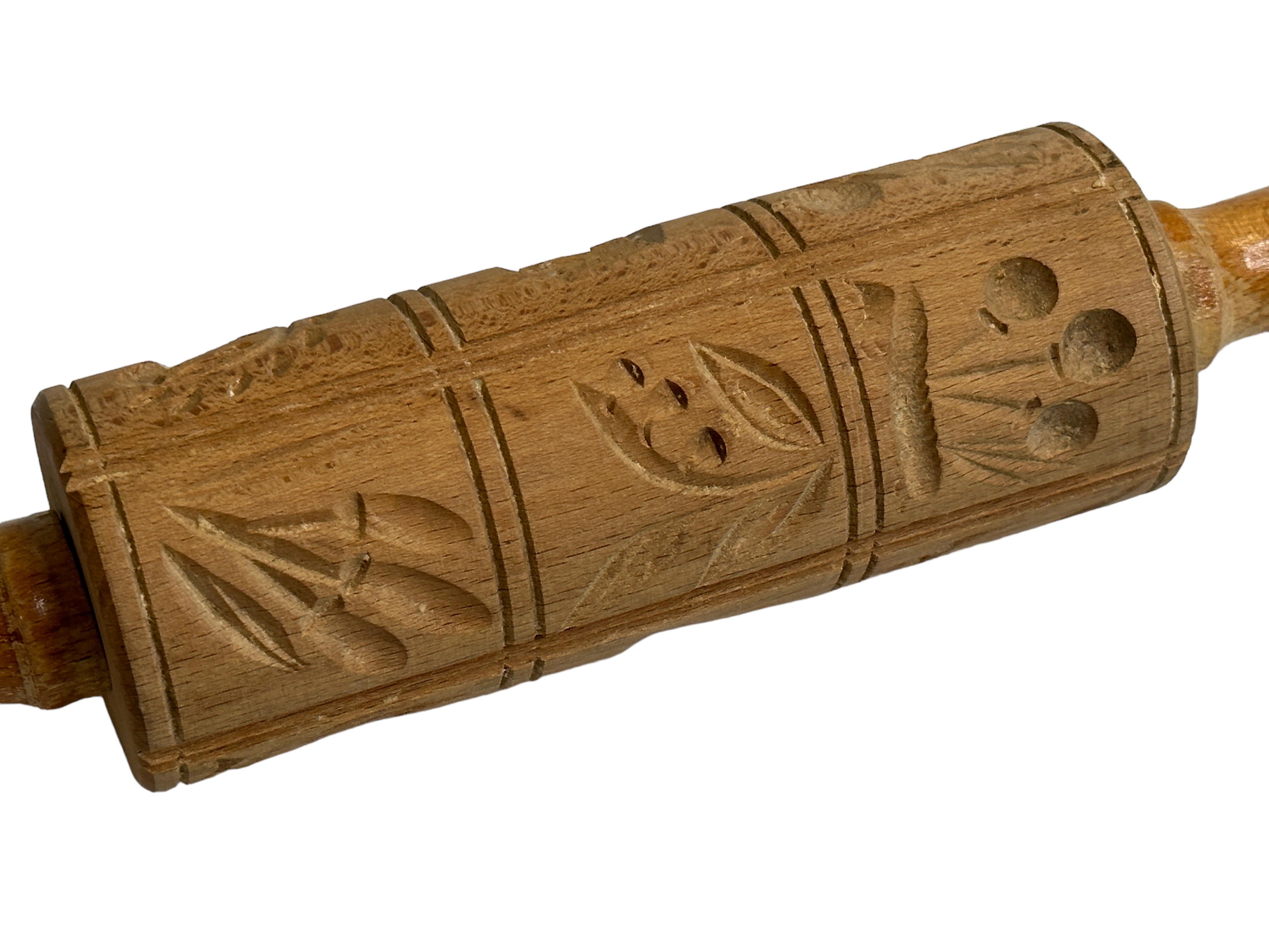 wooden Gingerbread Cookie Speculaas Springerle  Rolling Pin Antique German 1900s In Good Condition For Sale In Nuernberg, DE
