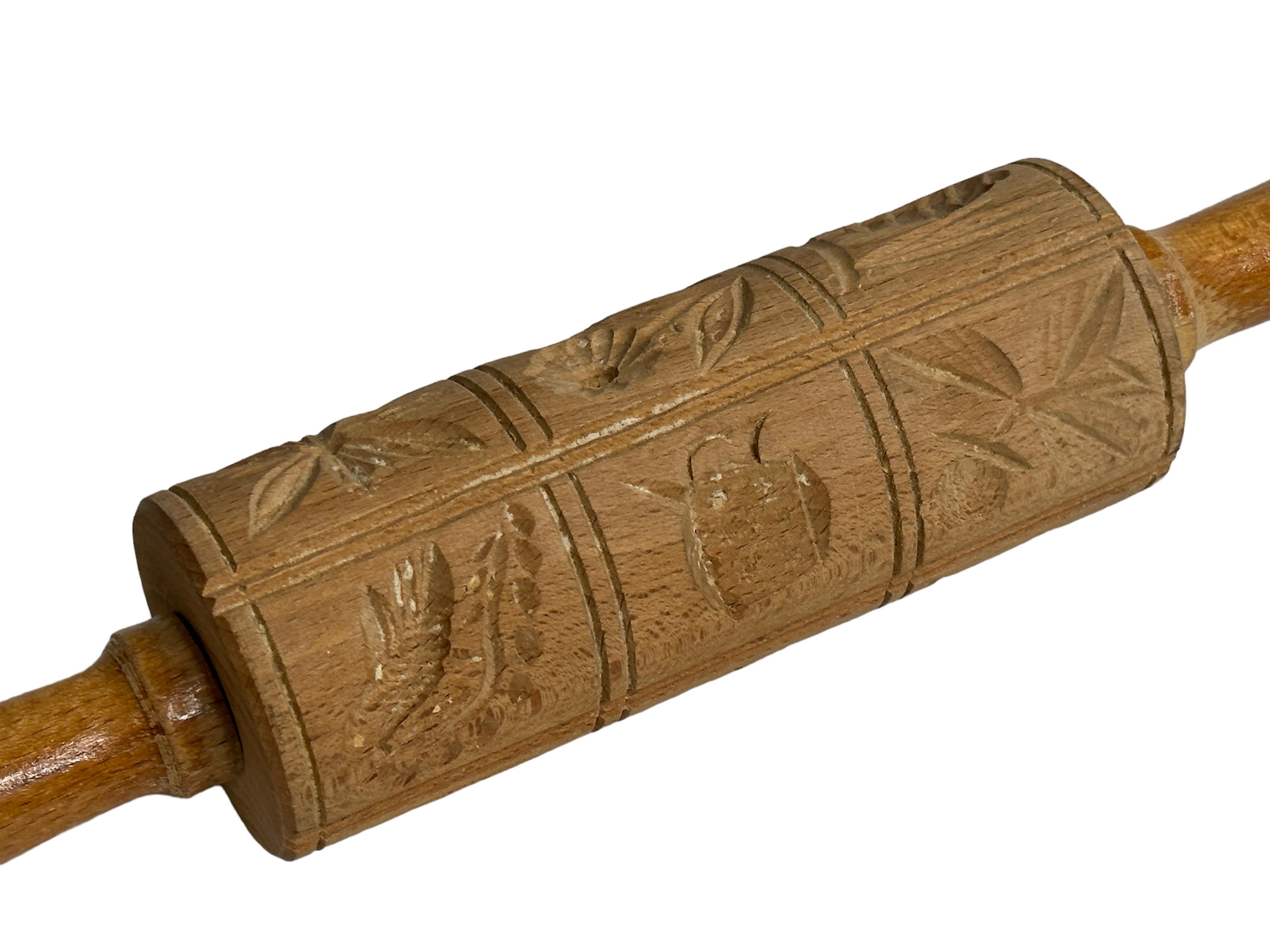 wooden Gingerbread Cookie Speculaas Springerle  Rolling Pin Antique German 1900s For Sale 1