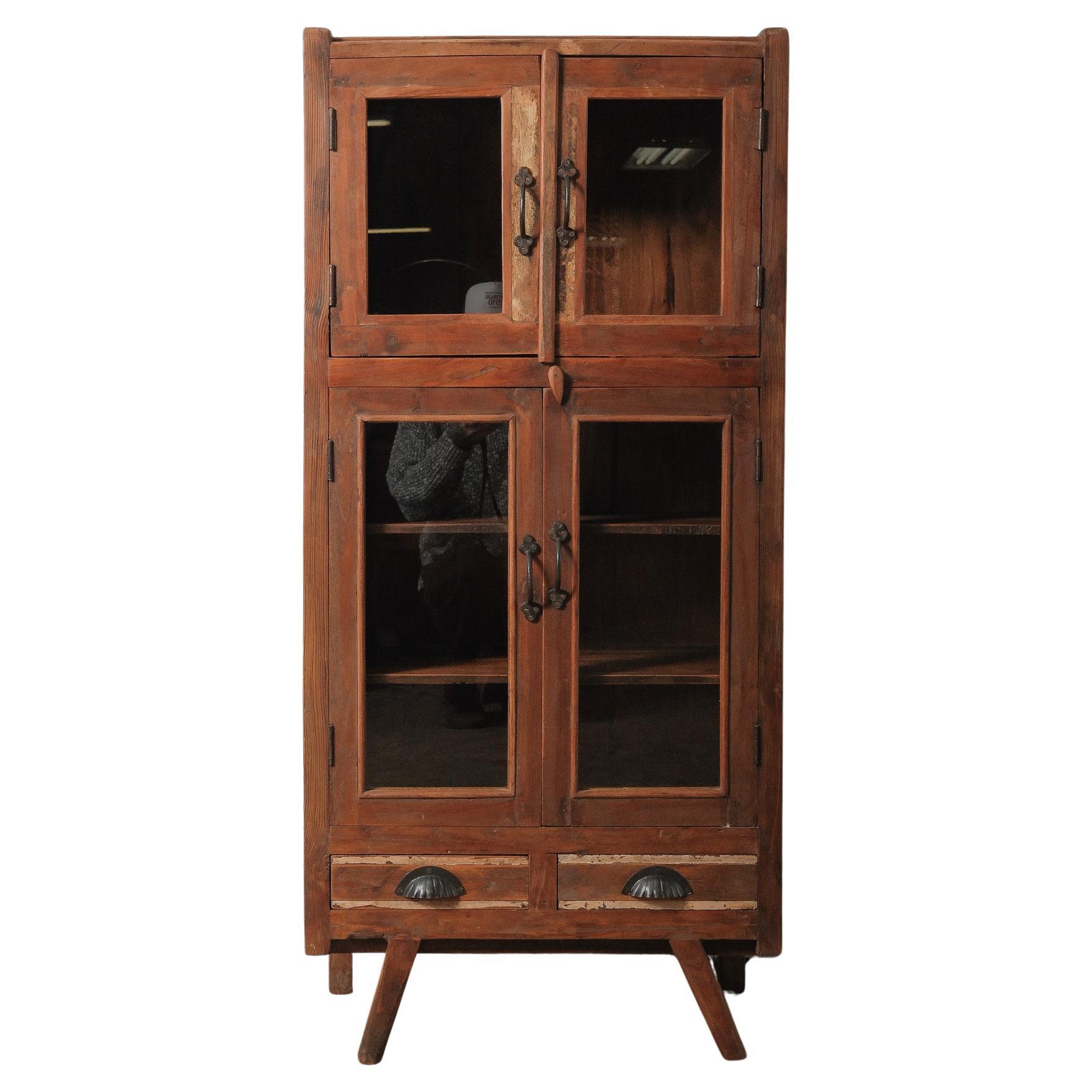 Armadio Almirah in legno con cassetti e gambe affusolate anteriori in vendita