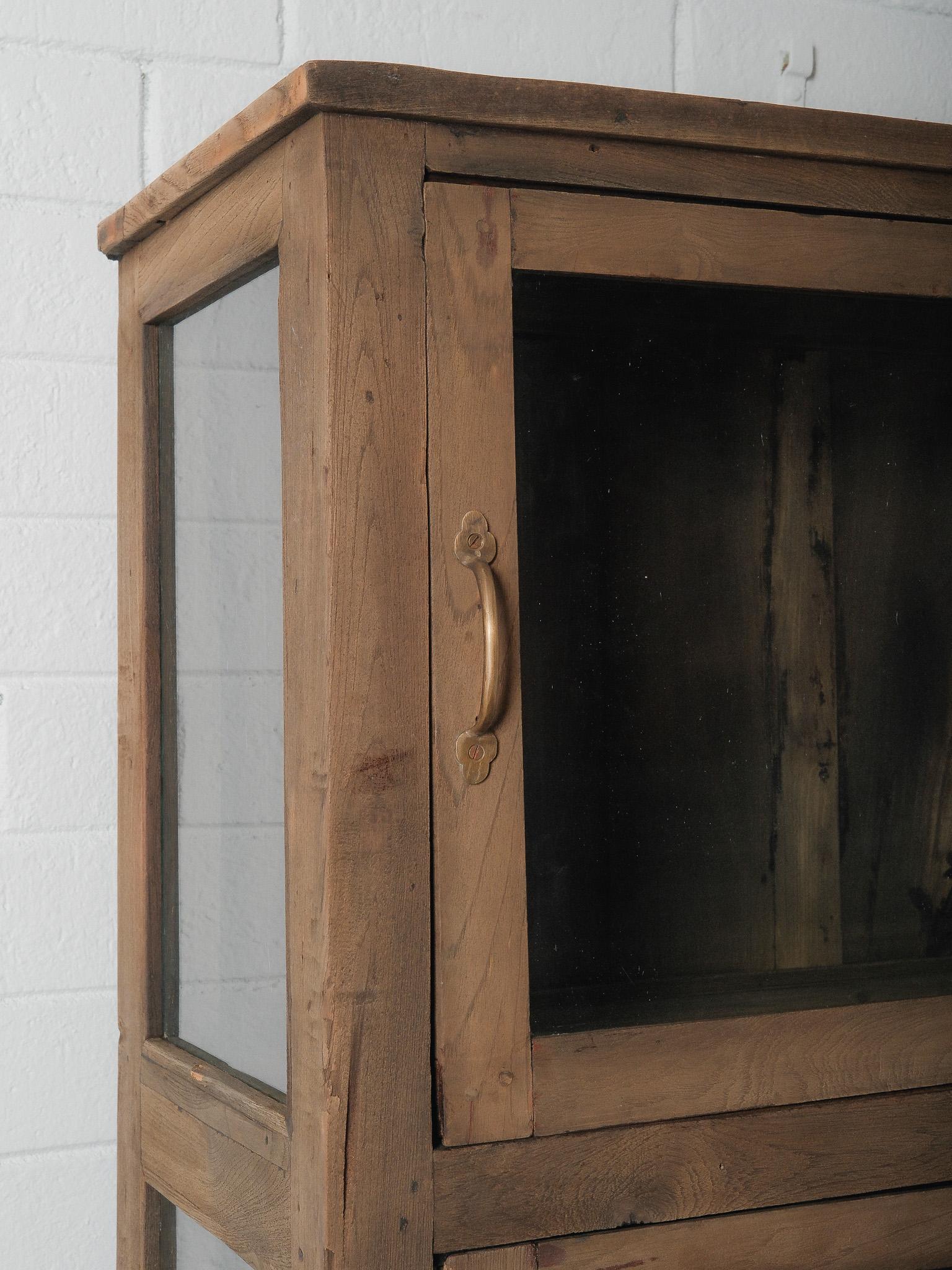 Wooden Glass-Front Cabinet with Sliding Doors (Indisch) im Angebot