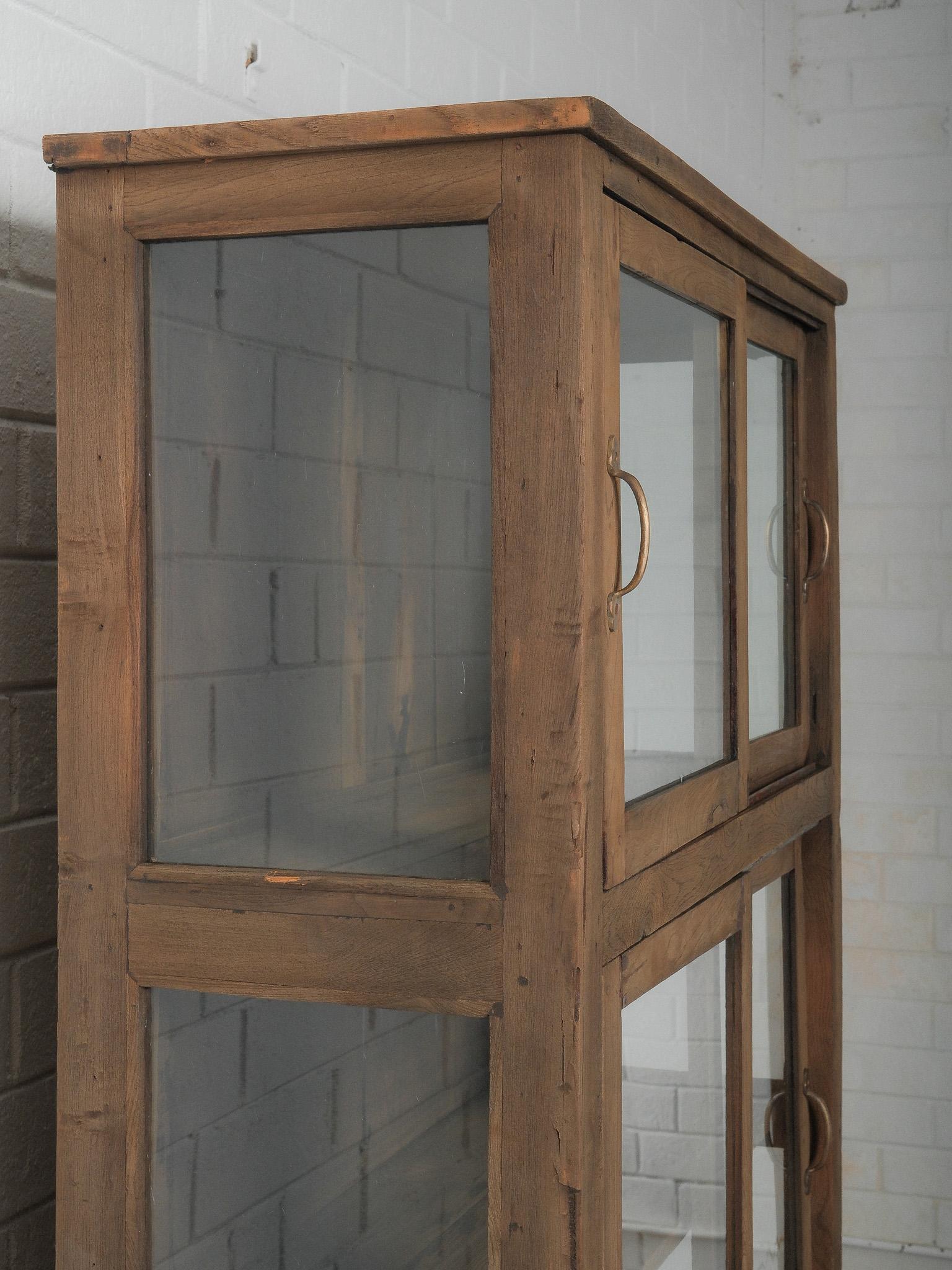 Wooden Glass-Front Cabinet with Sliding Doors im Zustand „Gut“ im Angebot in High Point, NC
