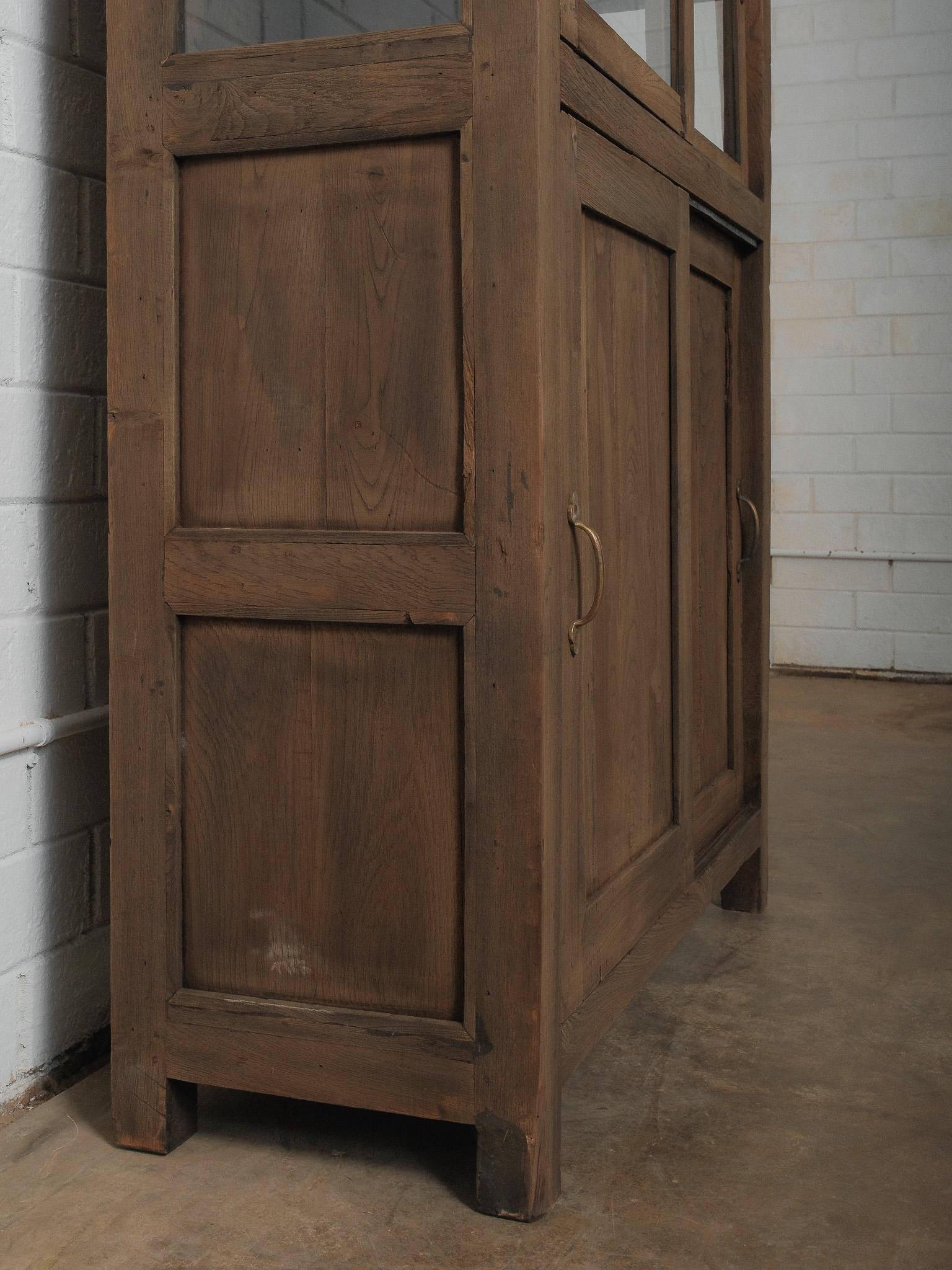 Wooden Glass-Front Cabinet with Sliding Doors (20. Jahrhundert) im Angebot