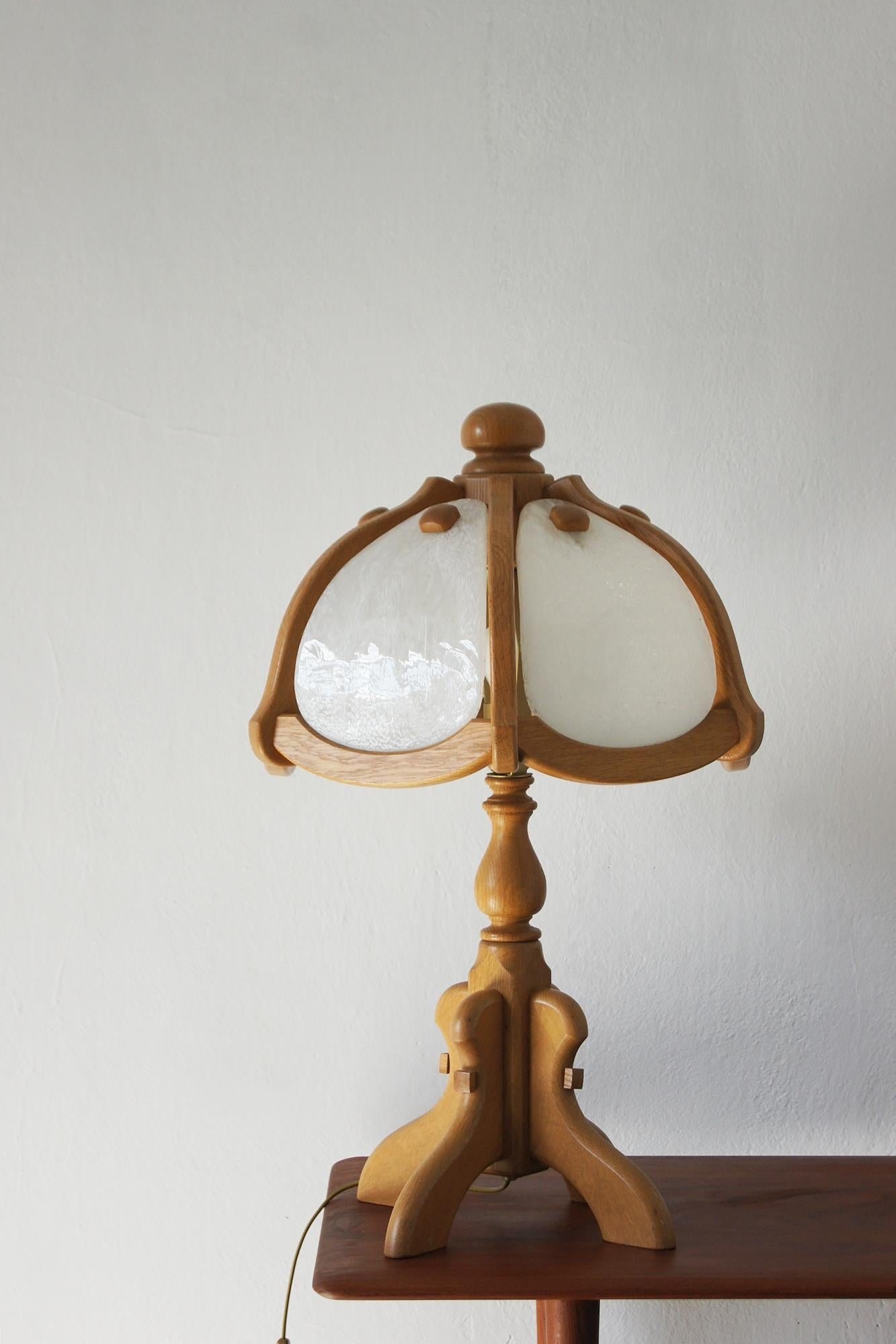 Lampe de table en bois et verre d'Asmuth Leuchten Bon état - En vente à KUTNO, PL