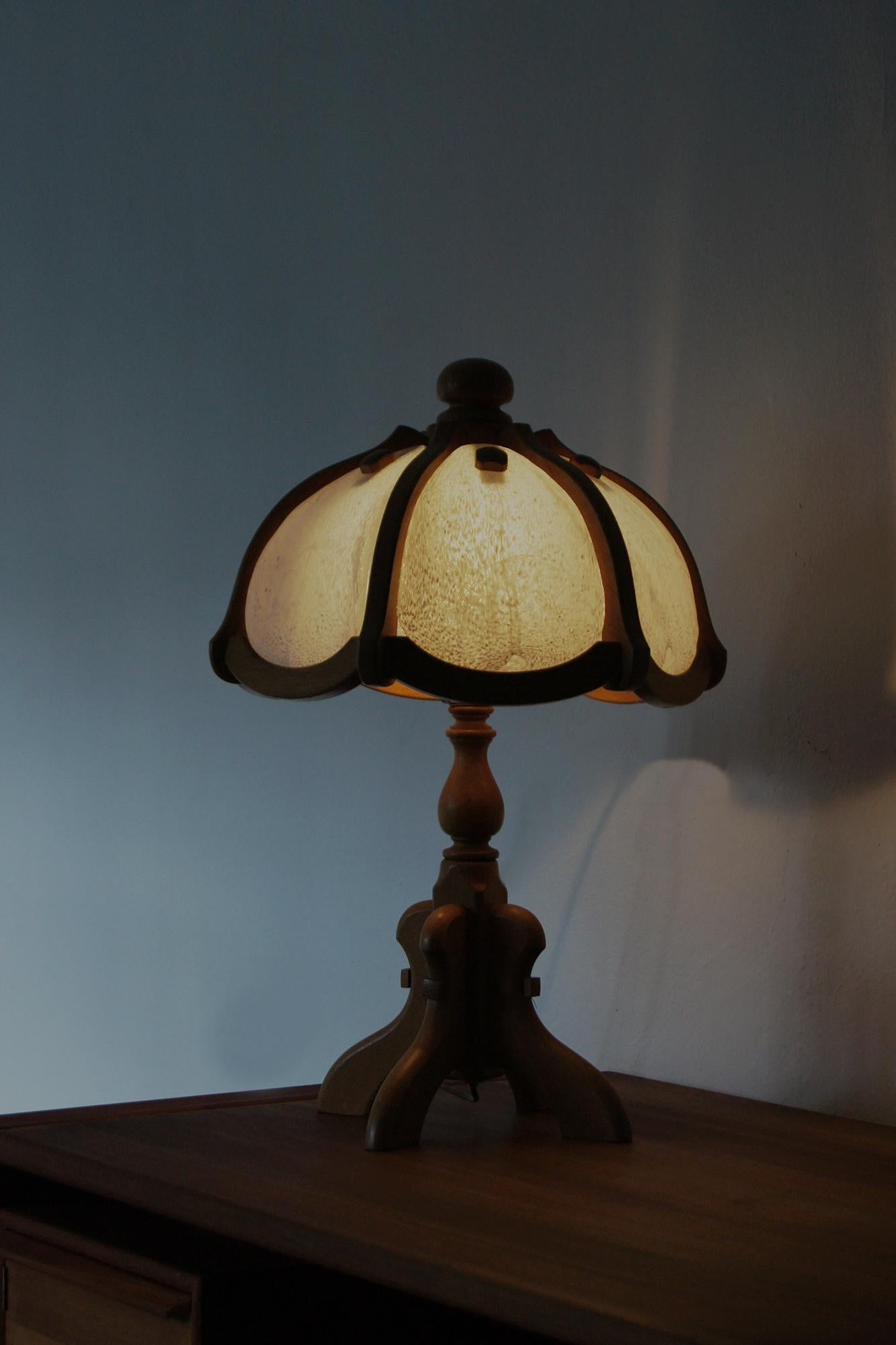 Lampe de table en bois et verre d'Asmuth Leuchten en vente 1