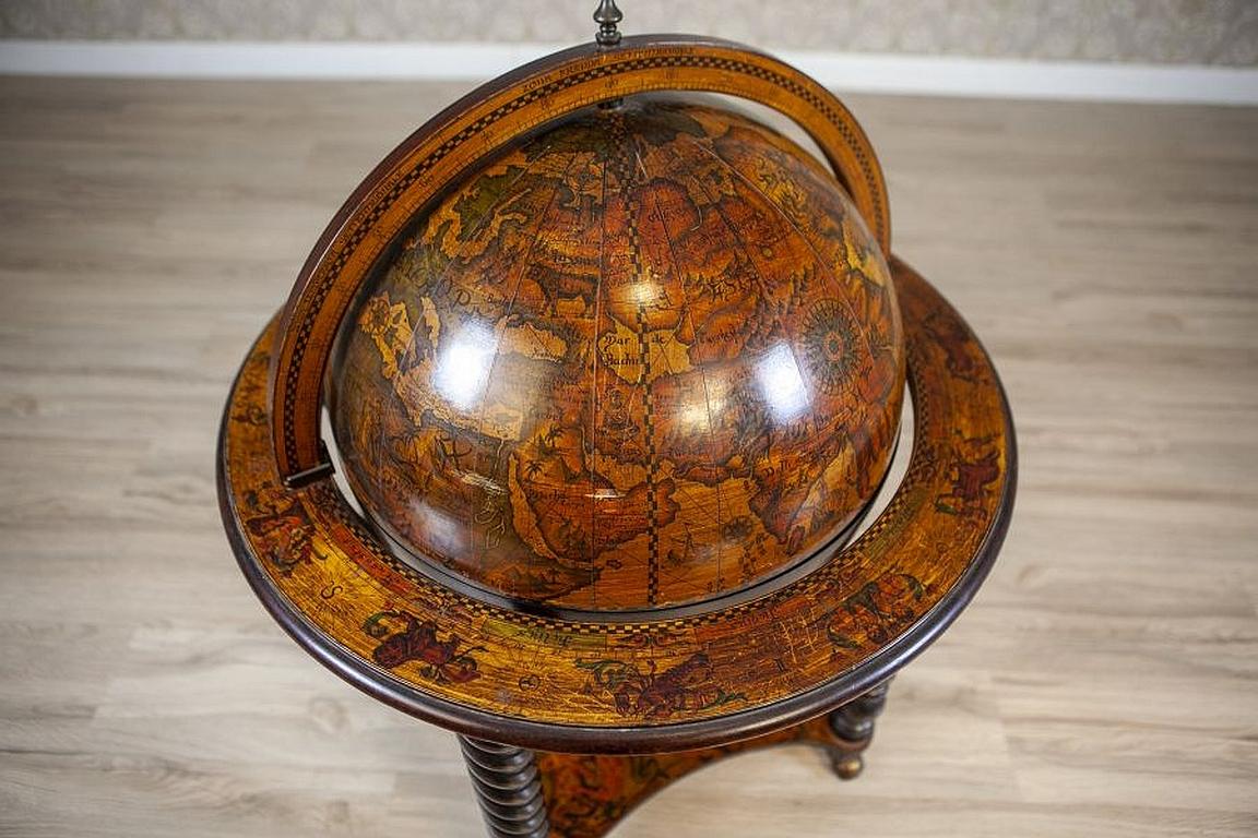 European Wooden Globe-Shaped Liquor Cabinet From the Mid. 20th Century For Sale