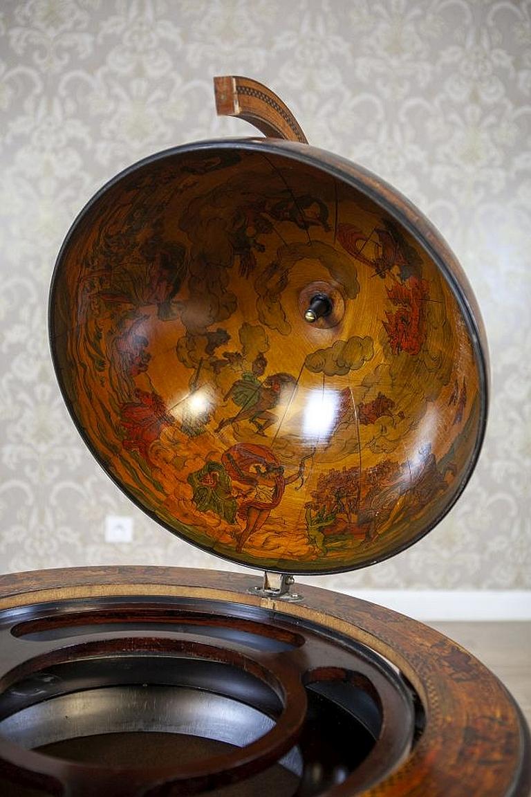Wooden Globe-Shaped Liquor Cabinet From the Mid. 20th Century For Sale 3