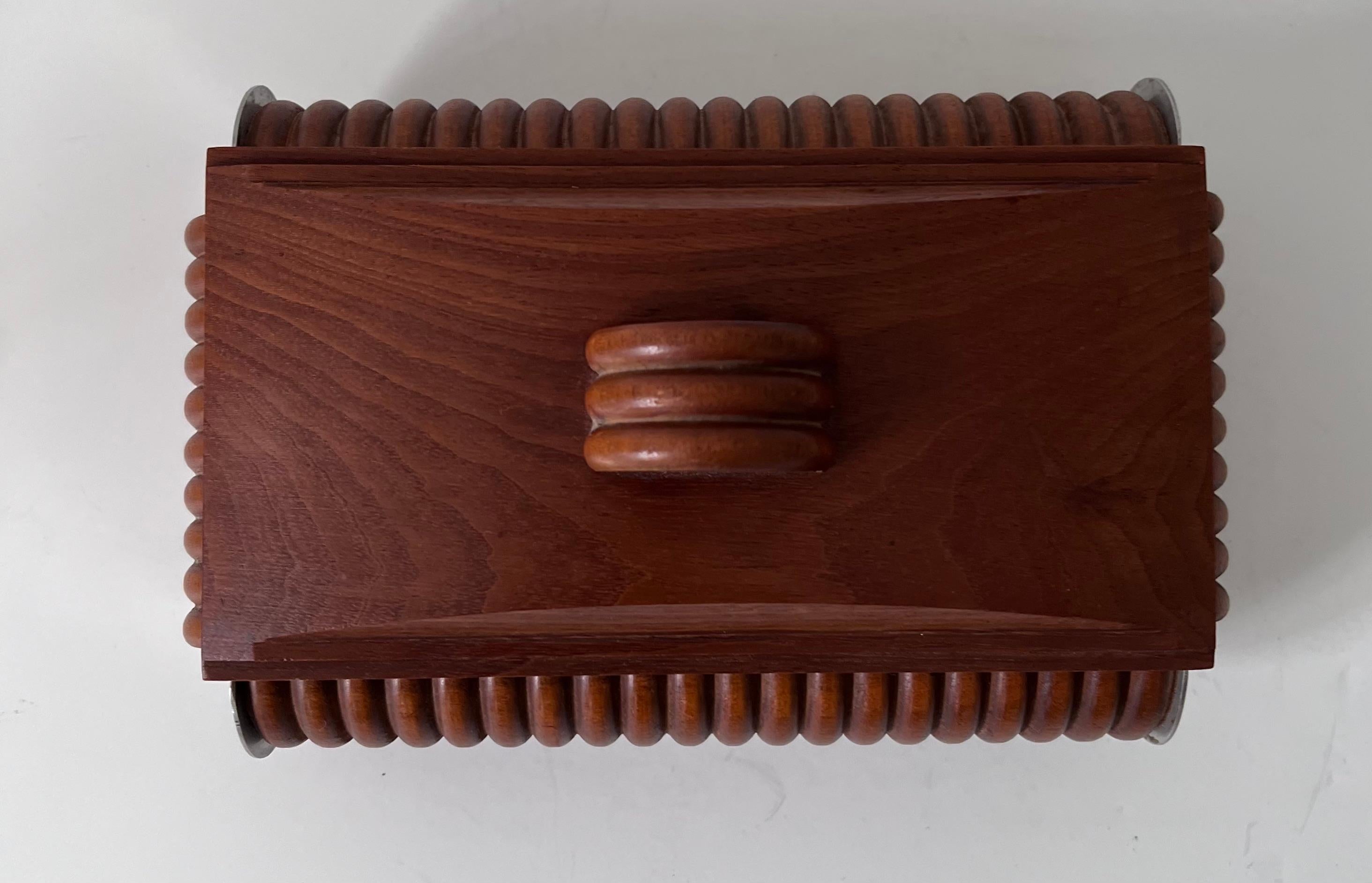 Boîte en bois de style Art Déco français, faite à la main Bon état - En vente à Los Angeles, CA
