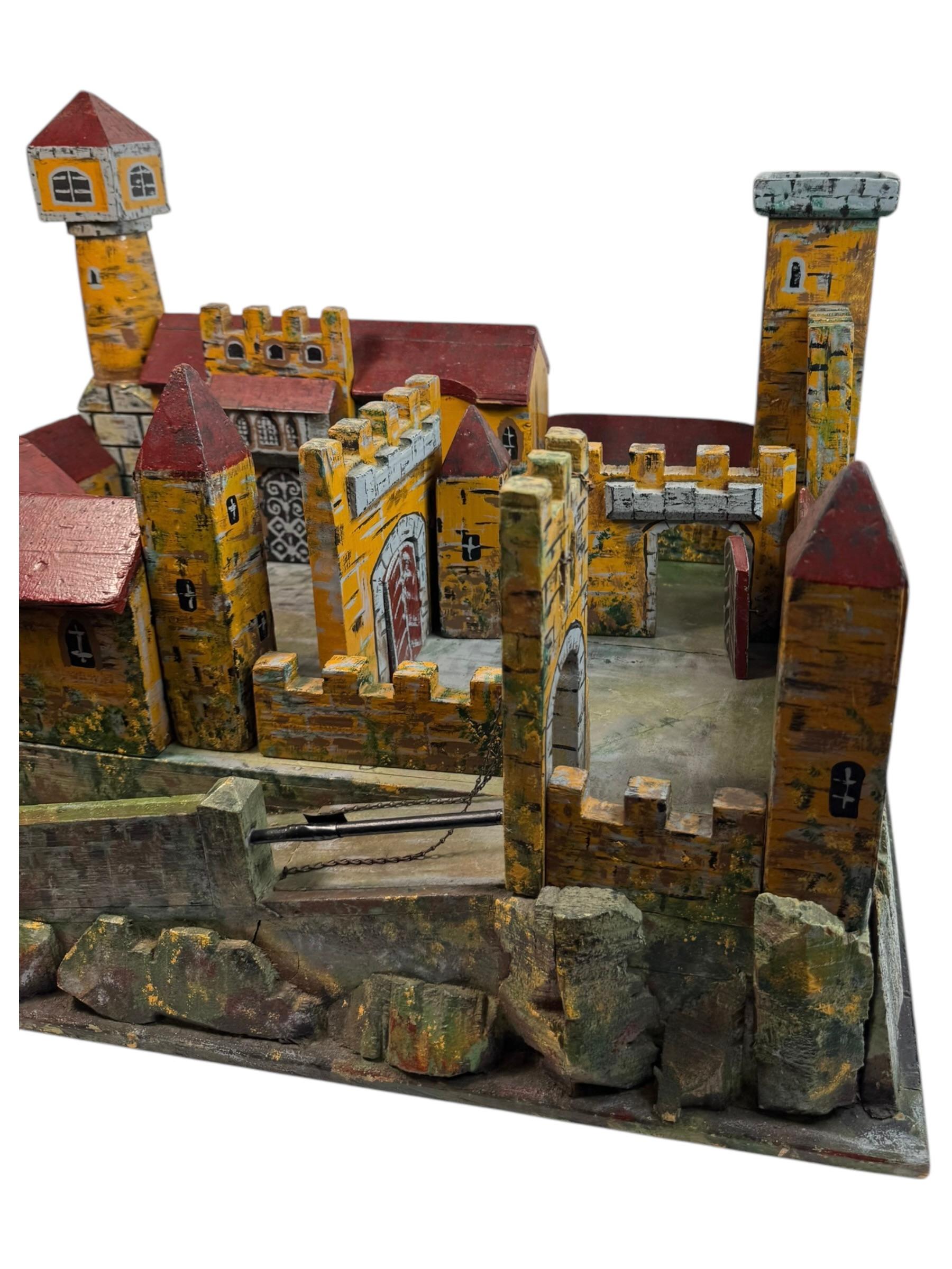 Handgefertigtes Holz-Trench-Volkskunst-Spielzeug Castle Medieval Knight, Deutsch, 1910er Jahre im Angebot 11