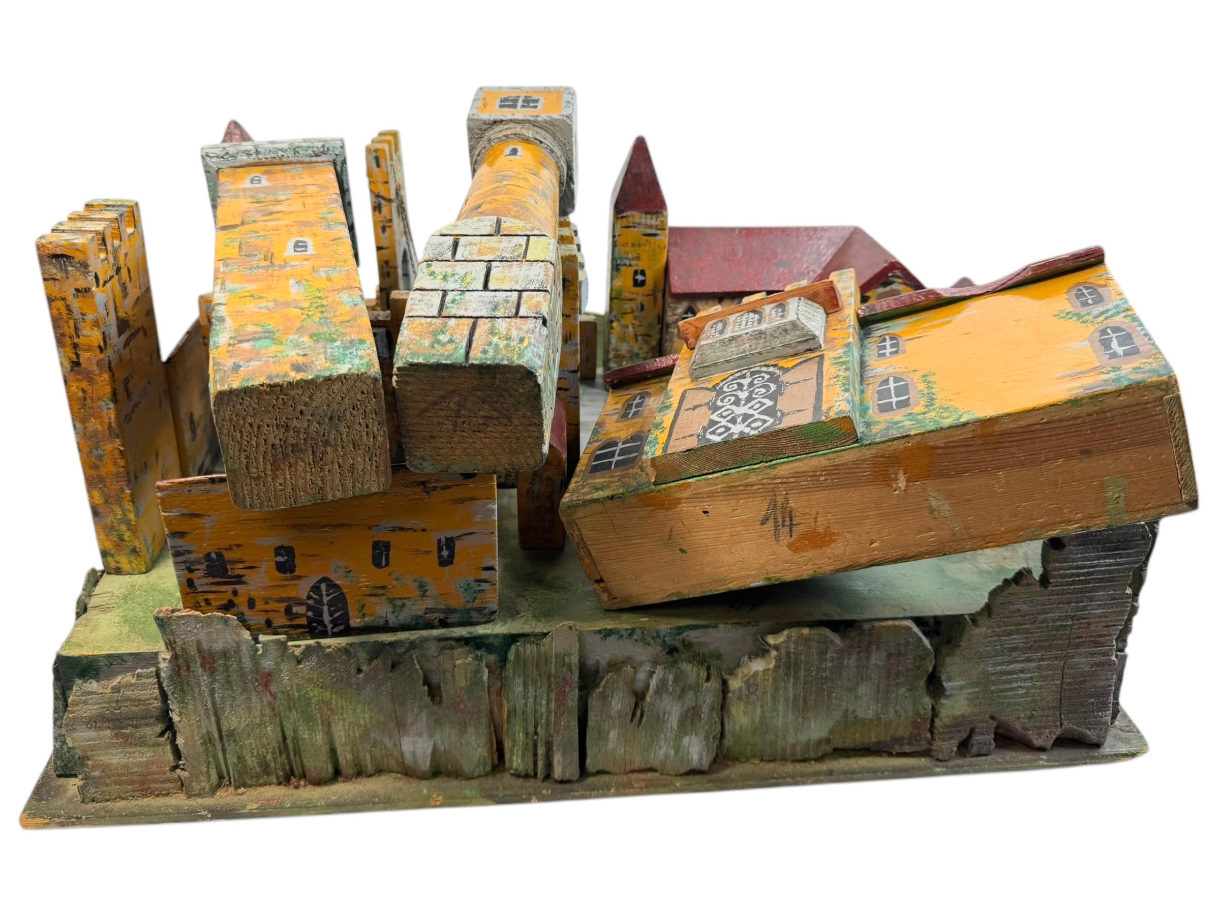 Handgefertigtes Holz-Trench-Volkskunst-Spielzeug Castle Medieval Knight, Deutsch, 1910er Jahre im Angebot 14