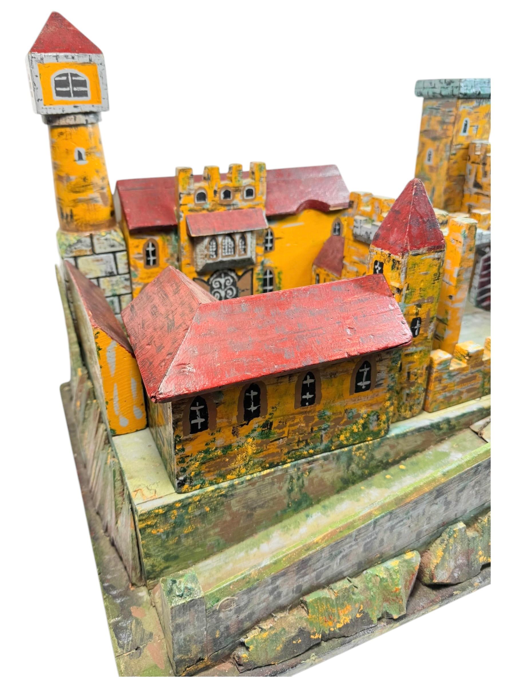 Handgefertigtes Holz-Trench-Volkskunst-Spielzeug Castle Medieval Knight, Deutsch, 1910er Jahre (20. Jahrhundert) im Angebot