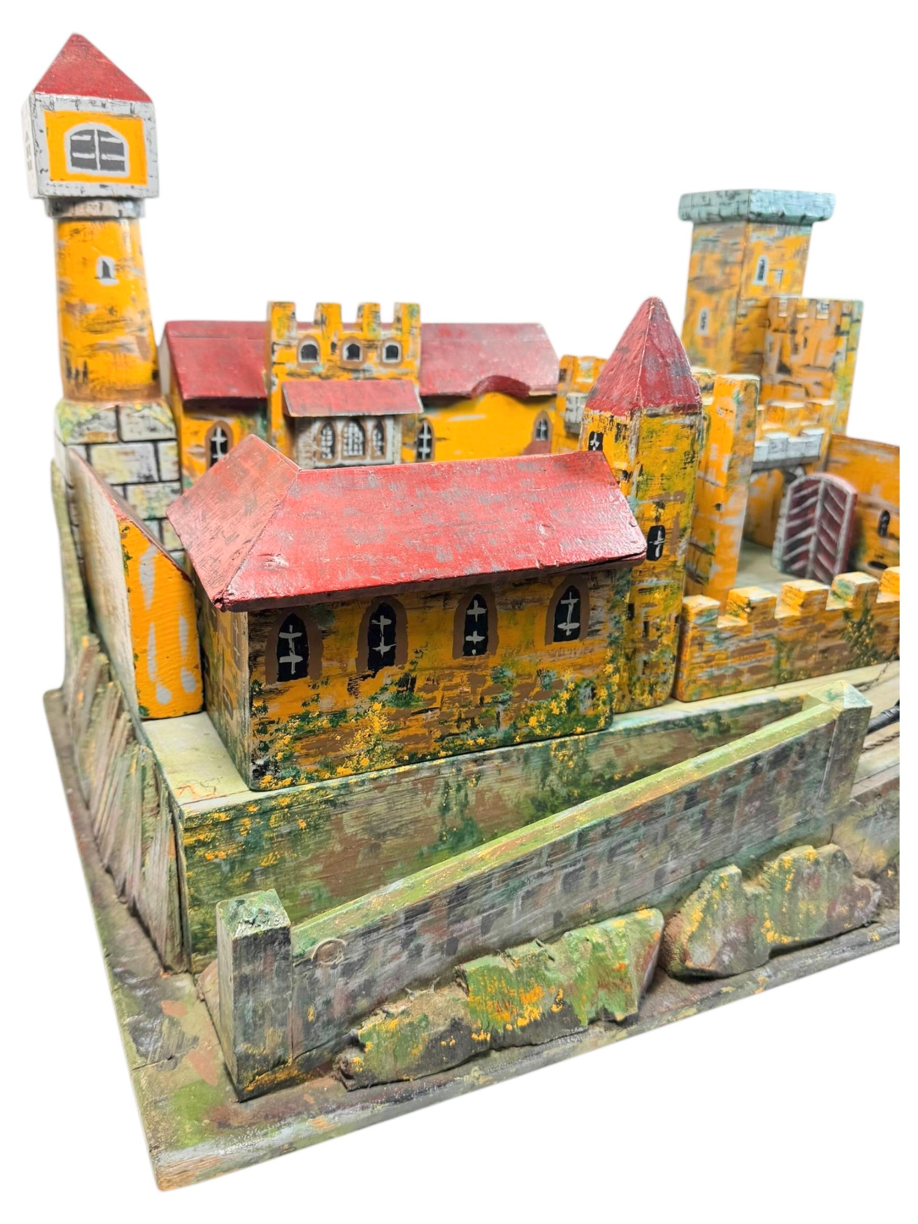 Handgefertigtes Holz-Trench-Volkskunst-Spielzeug Castle Medieval Knight, Deutsch, 1910er Jahre im Angebot 1