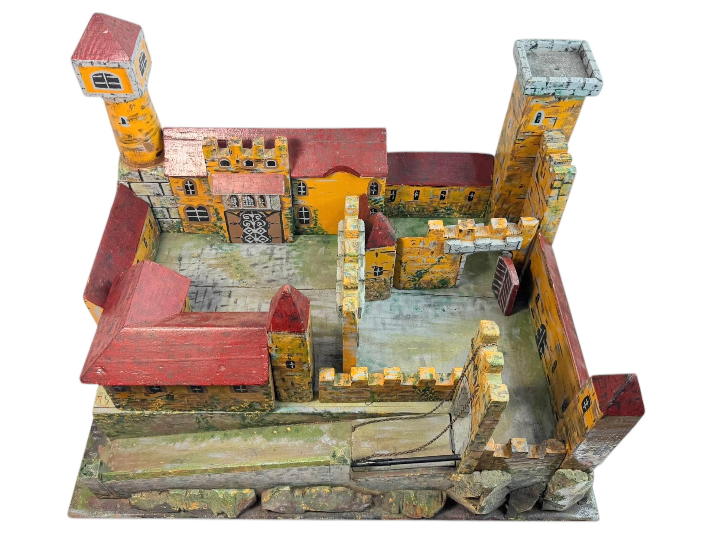 Handgefertigtes Holz-Trench-Volkskunst-Spielzeug Castle Medieval Knight, Deutsch, 1910er Jahre im Angebot 2