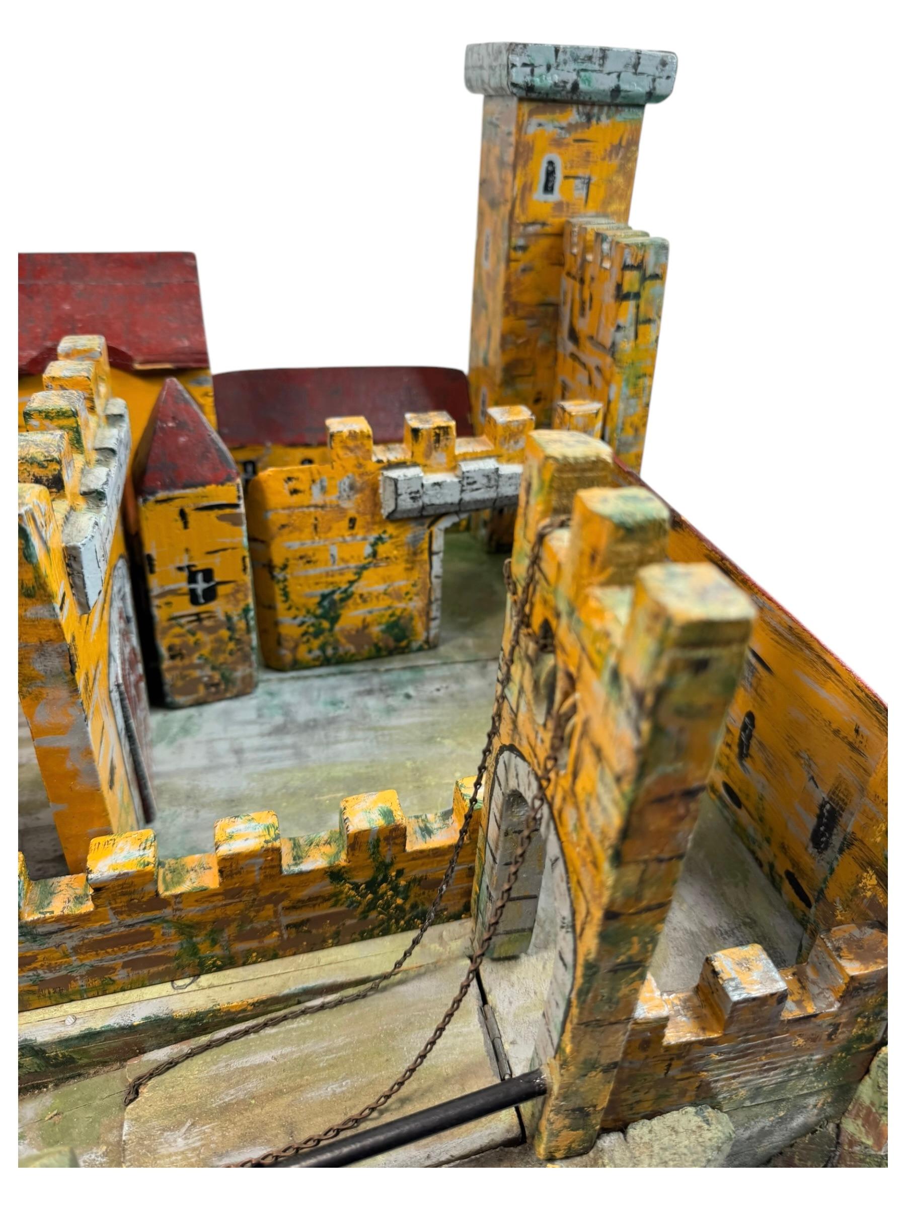 Handgefertigtes Holz-Trench-Volkskunst-Spielzeug Castle Medieval Knight, Deutsch, 1910er Jahre im Angebot 5