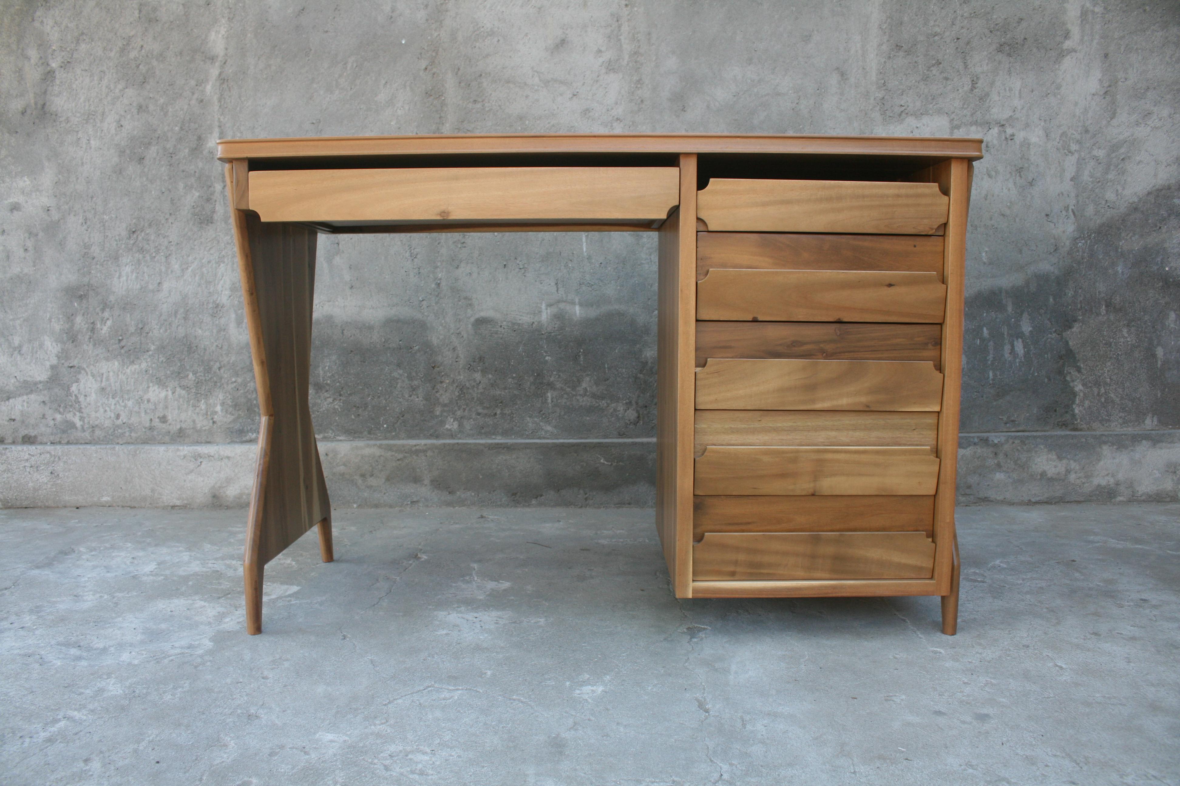 Wooden Handmade Wooden Desk in Style of Ico Parisi In Good Condition For Sale In Ostend, BE