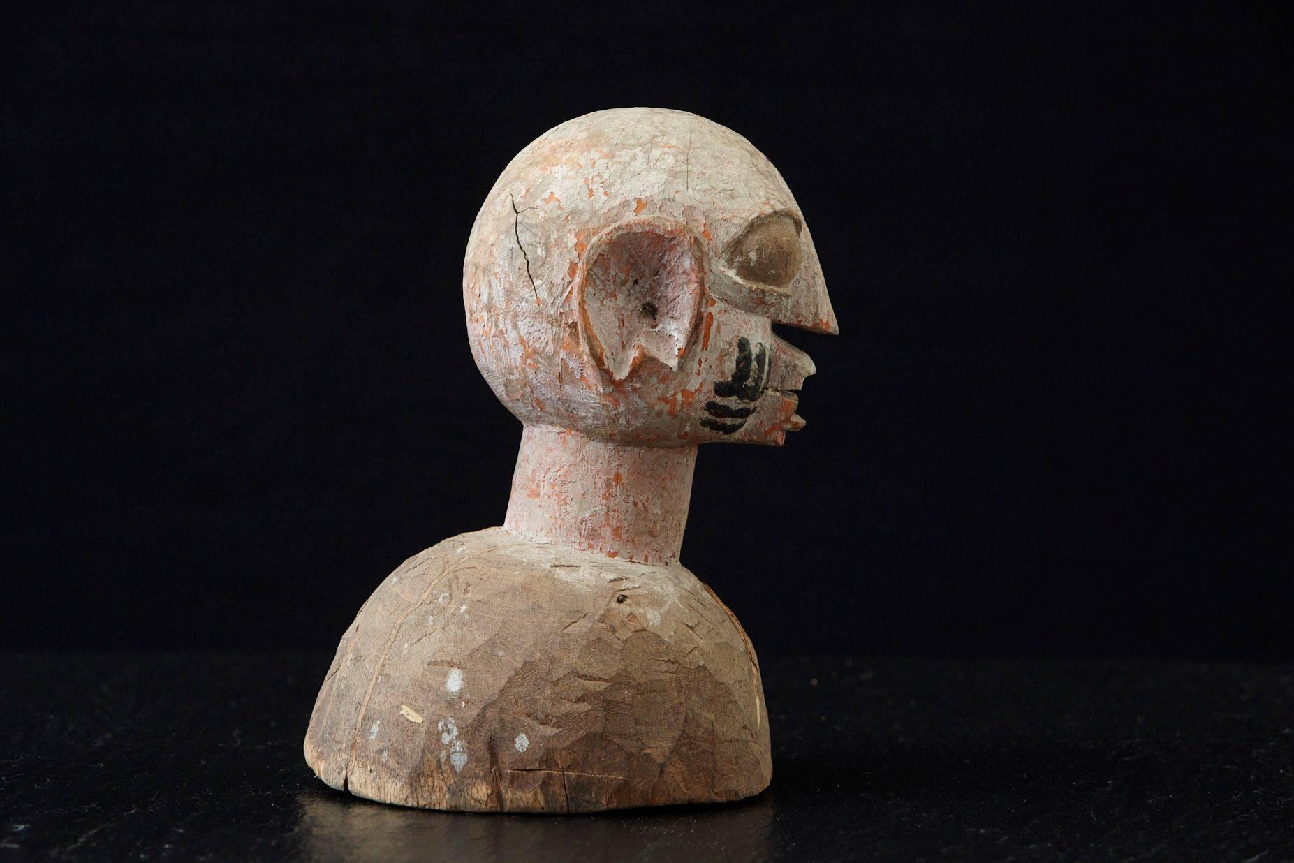 Wooden Head of a Wife of an Ooni of Ile-Ife, Yoruba People, Nigeria, circa 1930s In Good Condition For Sale In Aramits, Nouvelle-Aquitaine