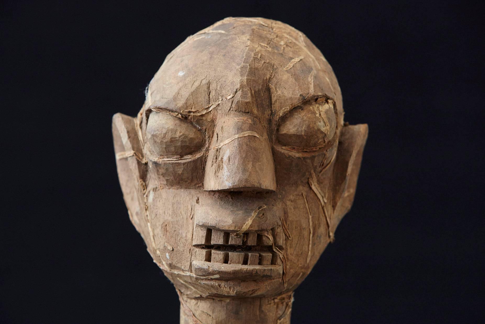Wooden Head of an Ooni of Ile-Ife, Yoruba People, Nigeria, circa 1930s In Good Condition For Sale In Aramits, Nouvelle-Aquitaine