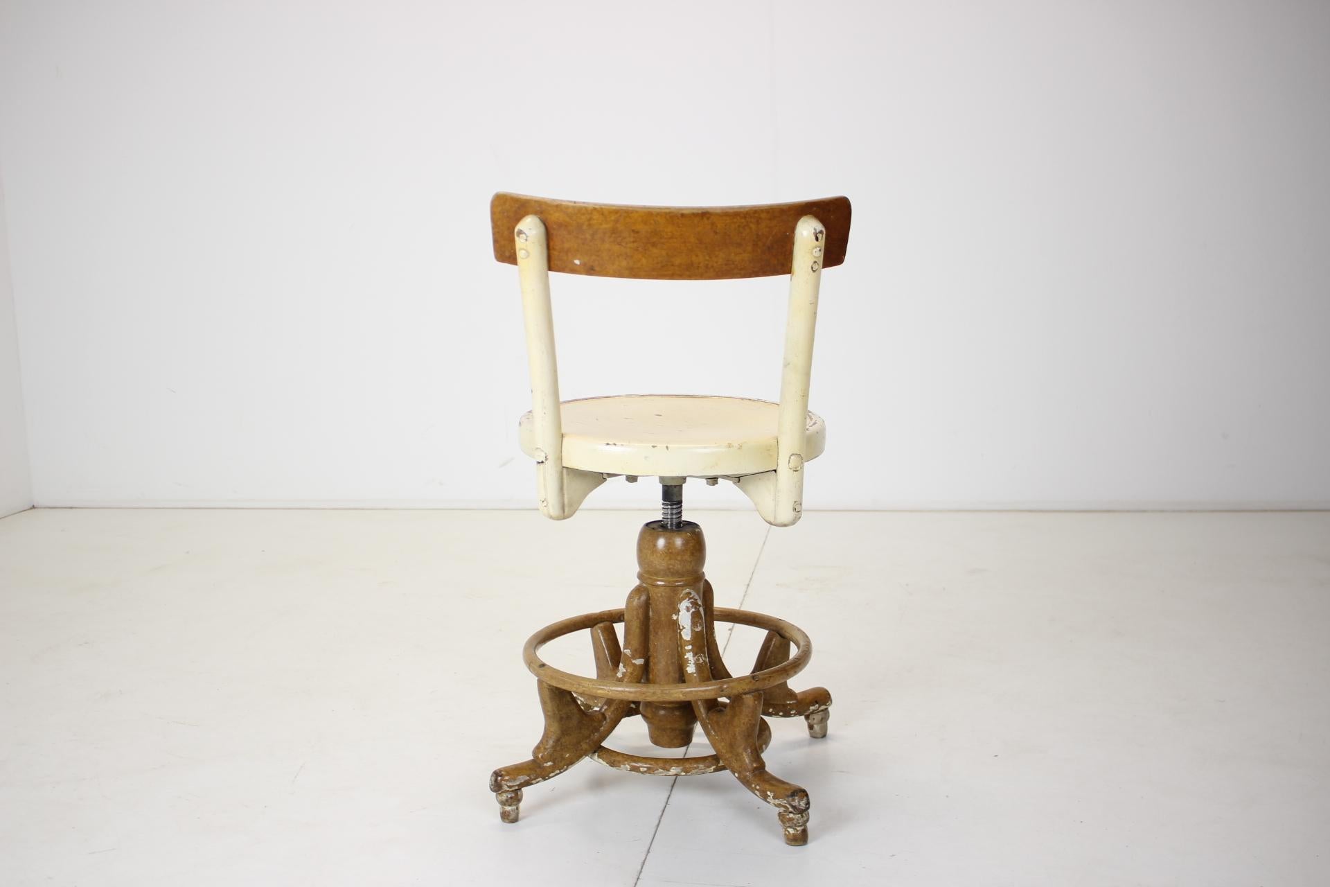 Wooden Height Adjustable Chair, Czechoslovakia, 1920s In Good Condition For Sale In Praha, CZ