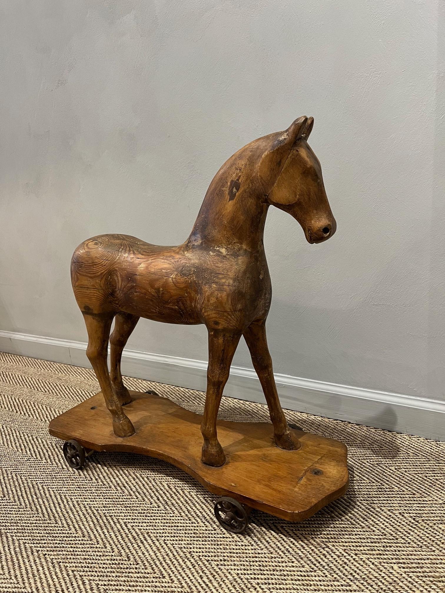 Cavallo unico in legno intagliato, XIX secolo, Francia

