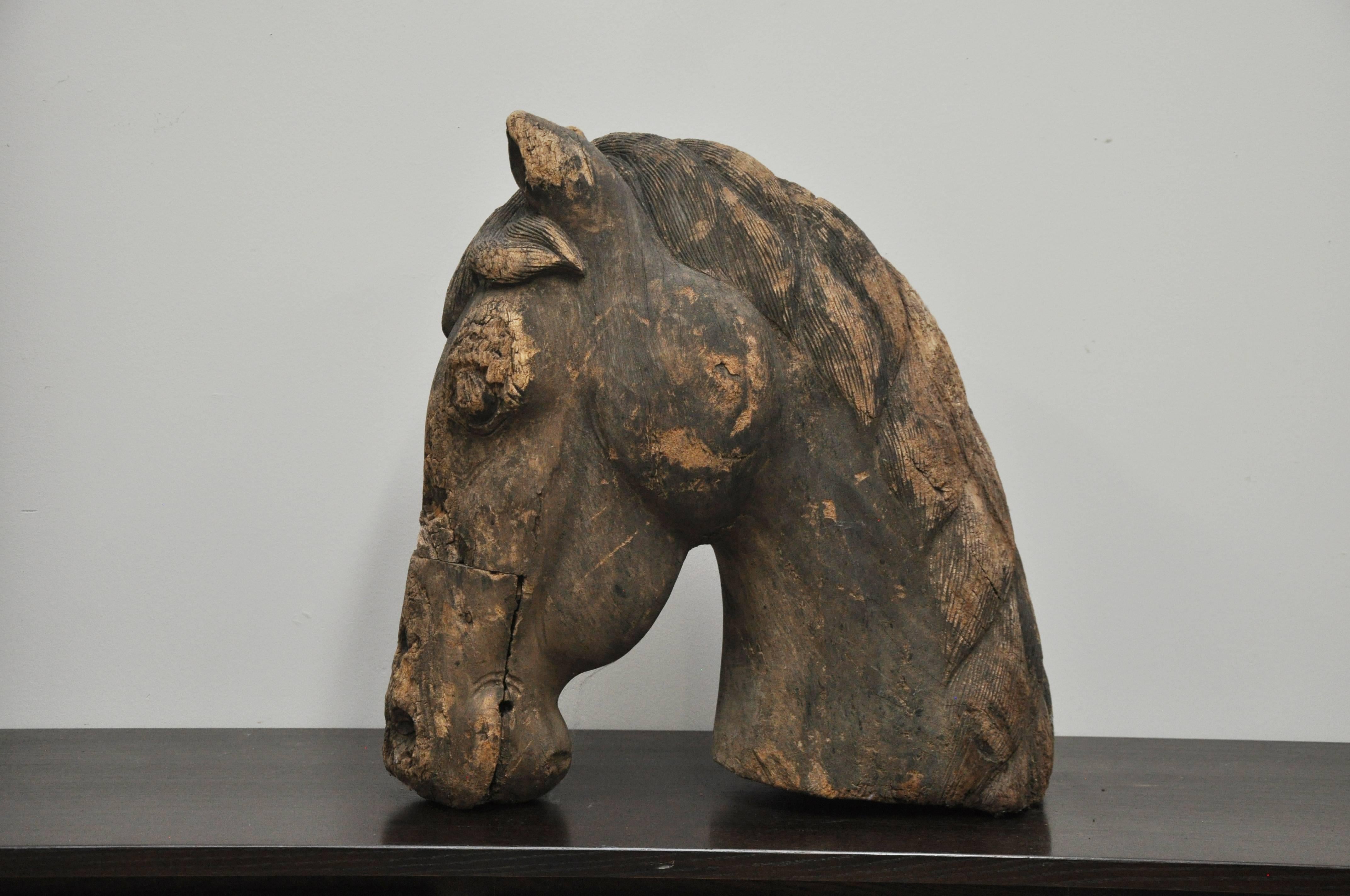 Stunning hand carved horse head. Measures: 24 x 24 x 16.