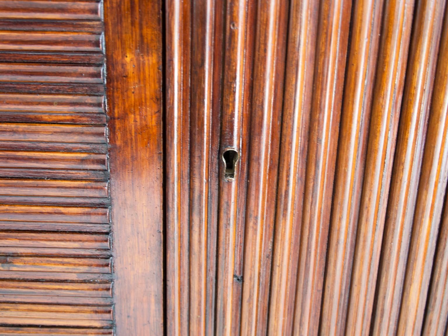 Wooden Italian Wardrobe from 1940s In Good Condition In Madrid, ES