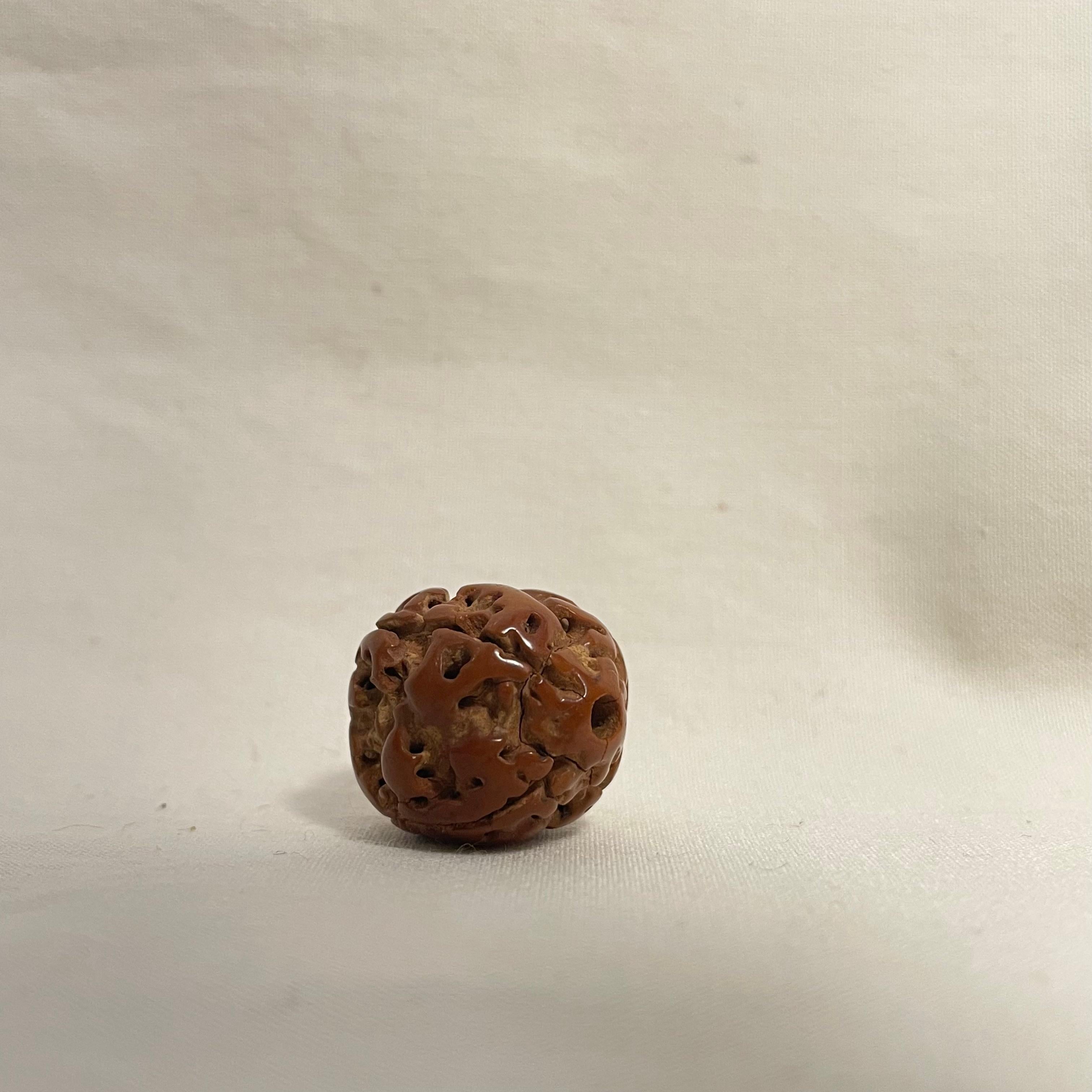 Giapponese Netsuke giapponese in legno Charme 'Noisette' anni '70, epoca Showa in vendita