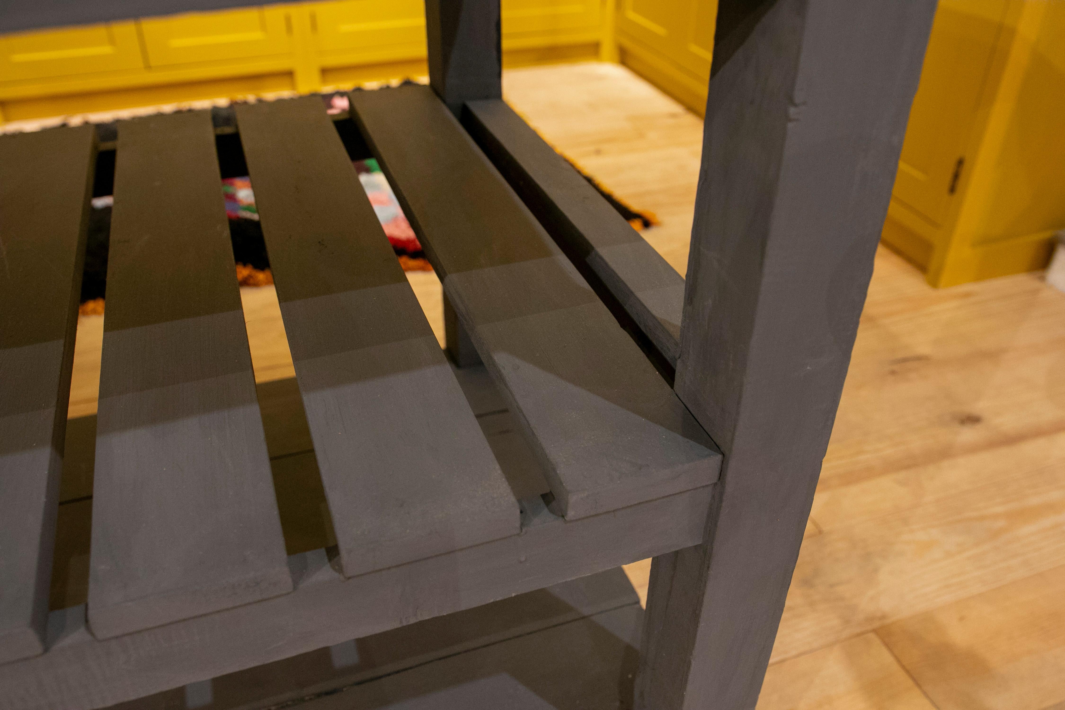 Holz-Keramiktisch mit Metallplatte, Schubladen und zwei niedrigeren Einlegeböden im Angebot 6