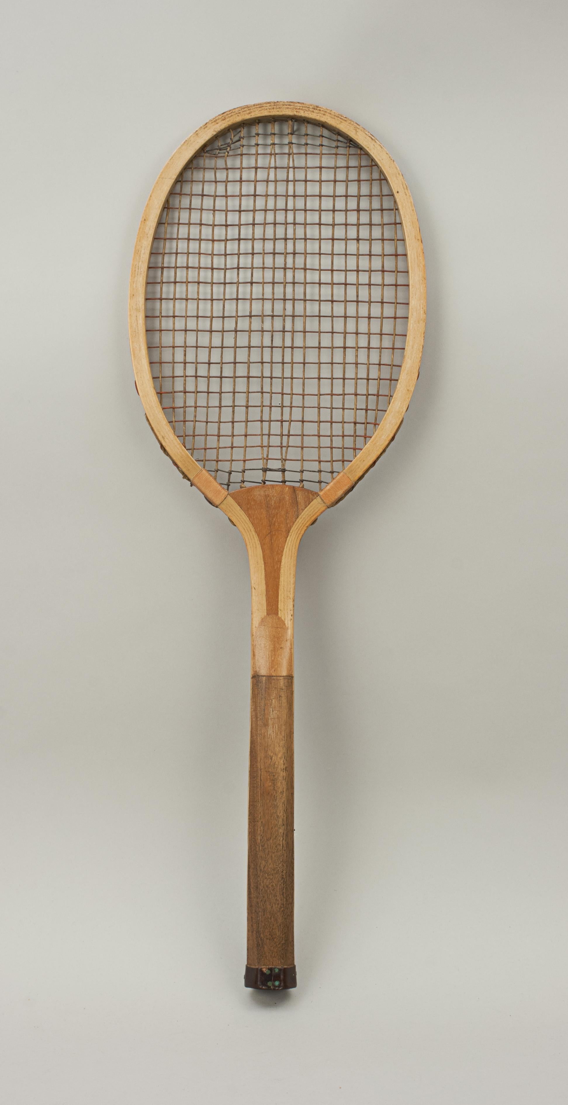 Wooden Lawn Tennis Racket, the Service, Ltc In Good Condition For Sale In Oxfordshire, GB