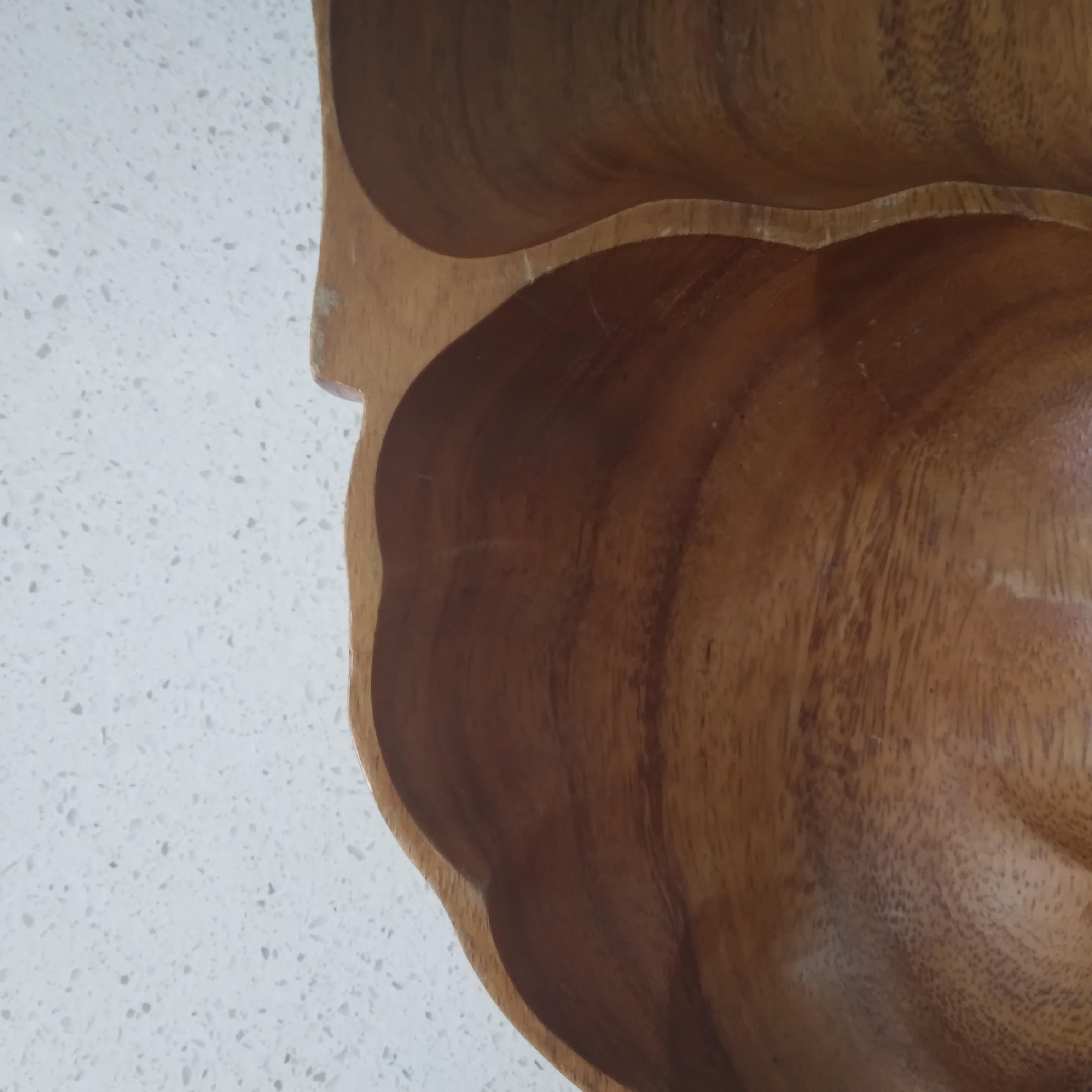 Wooden Leaf-Shaped Dish In Fair Condition For Sale In Munster, IN