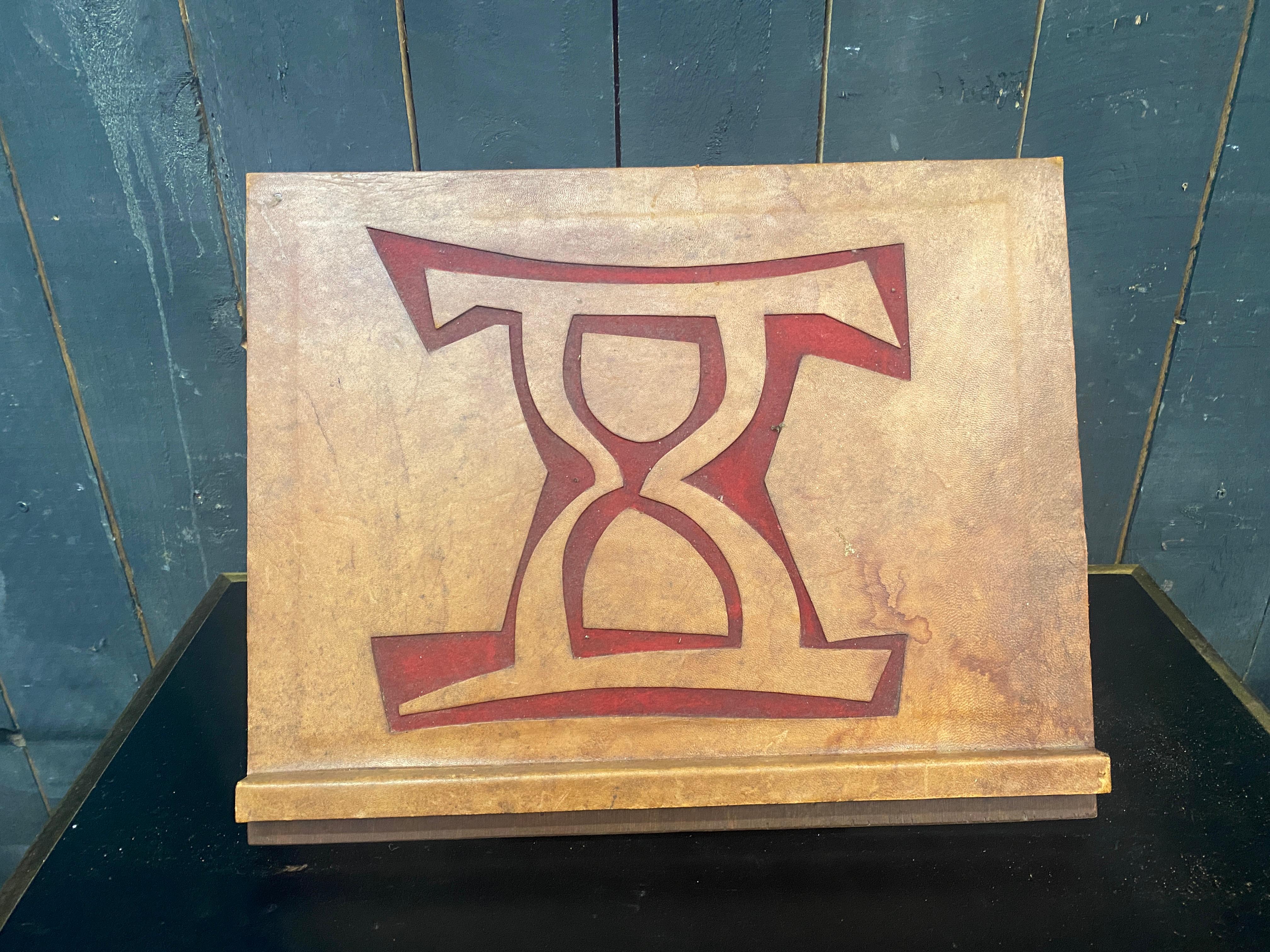 Mid-20th Century wooden lectern covered in leather circa 1960 For Sale