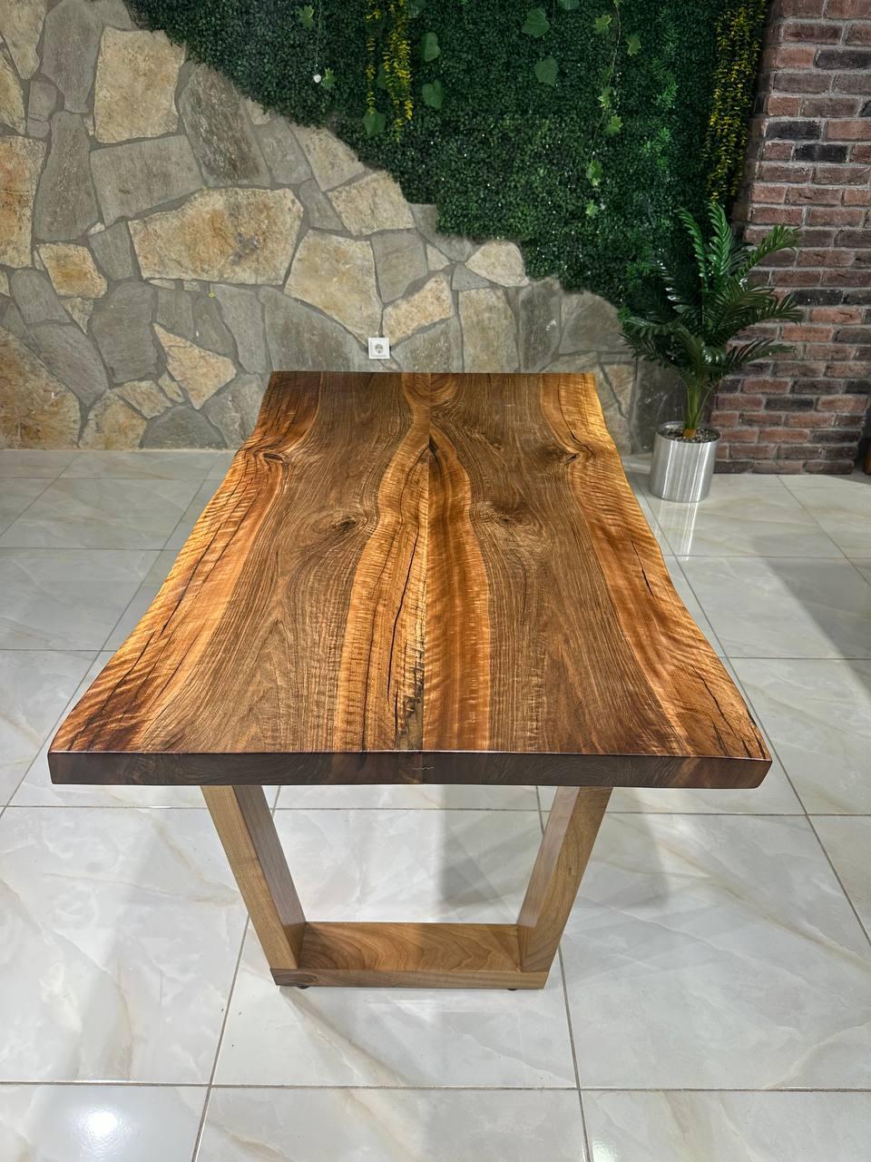 Arts and Crafts Table de salle à manger en bois sur mesure - Table en noyer en vente