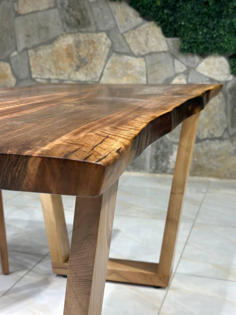 Table de salle à manger en bois sur mesure - Table en noyer Neuf - En vente à İnegöl, TR