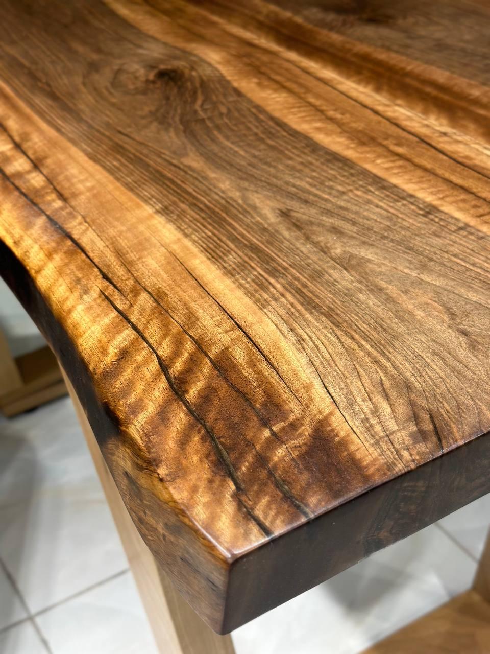 XXIe siècle et contemporain Table de salle à manger en bois sur mesure - Table en noyer en vente