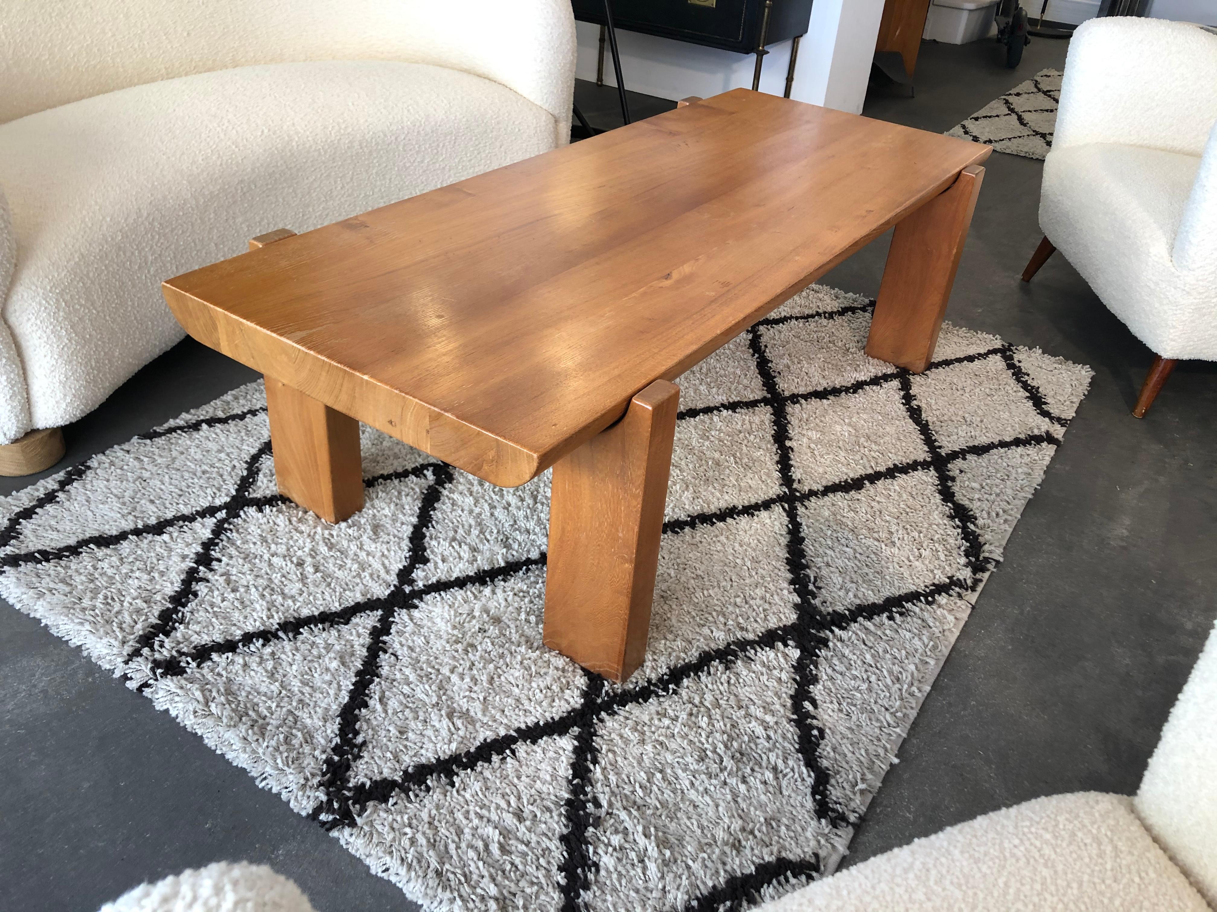 Niedriger Tisch aus Holz von Luigi Gorgoni, 1974 im Zustand „Gut“ im Angebot in Saint-Ouen, FR