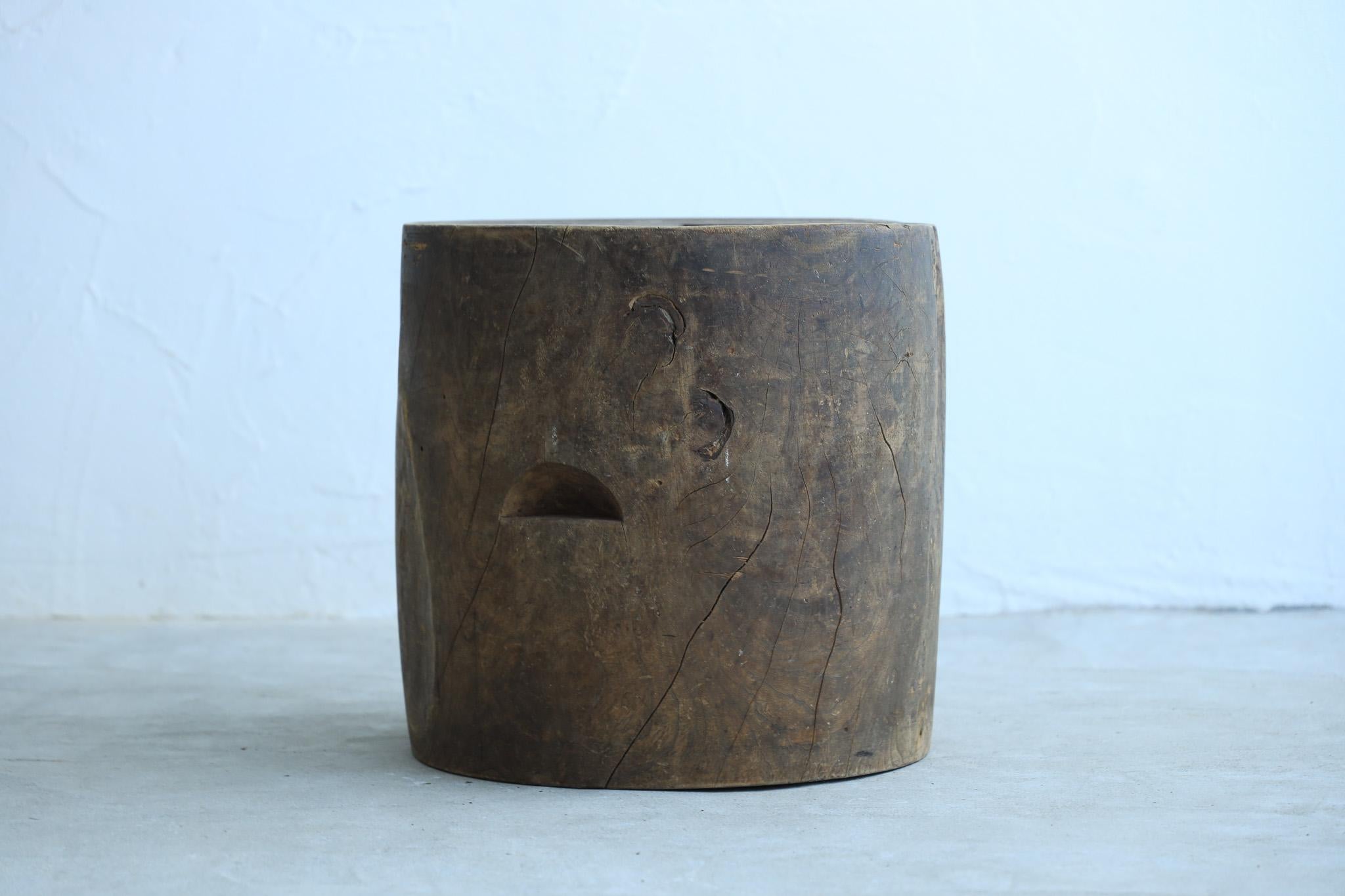 Mesa baja de madera, Expositor, Antigüedad japonesa, Primitivo, Wabi-Sabi, Mingei Meiji en venta