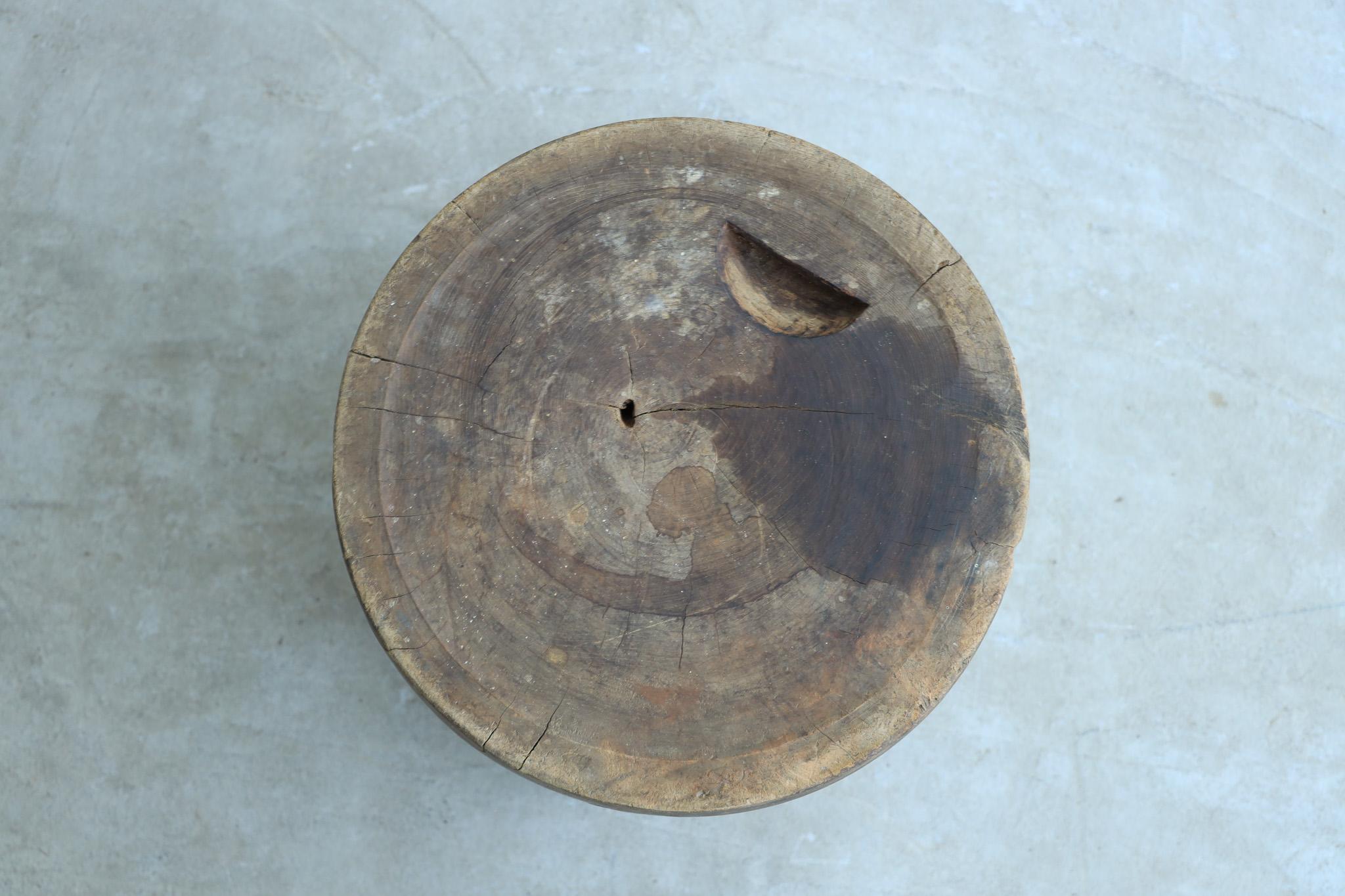 Mesa baja de madera, Expositor, Antigüedad japonesa, Primitivo, Wabi-Sabi, Mingei Japonés en venta