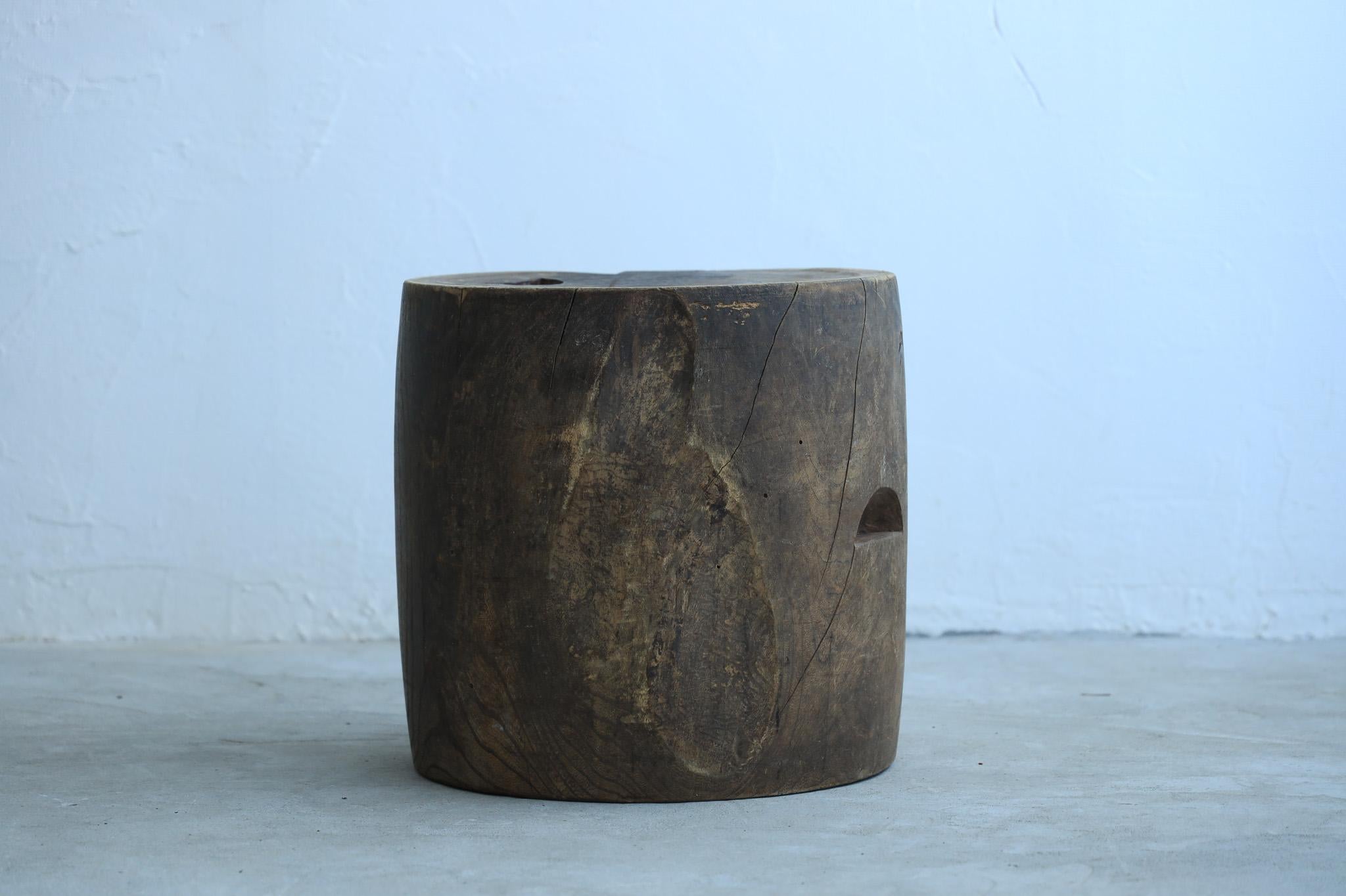 Mesa baja de madera, Expositor, Antigüedad japonesa, Primitivo, Wabi-Sabi, Mingei Hecho a mano en venta