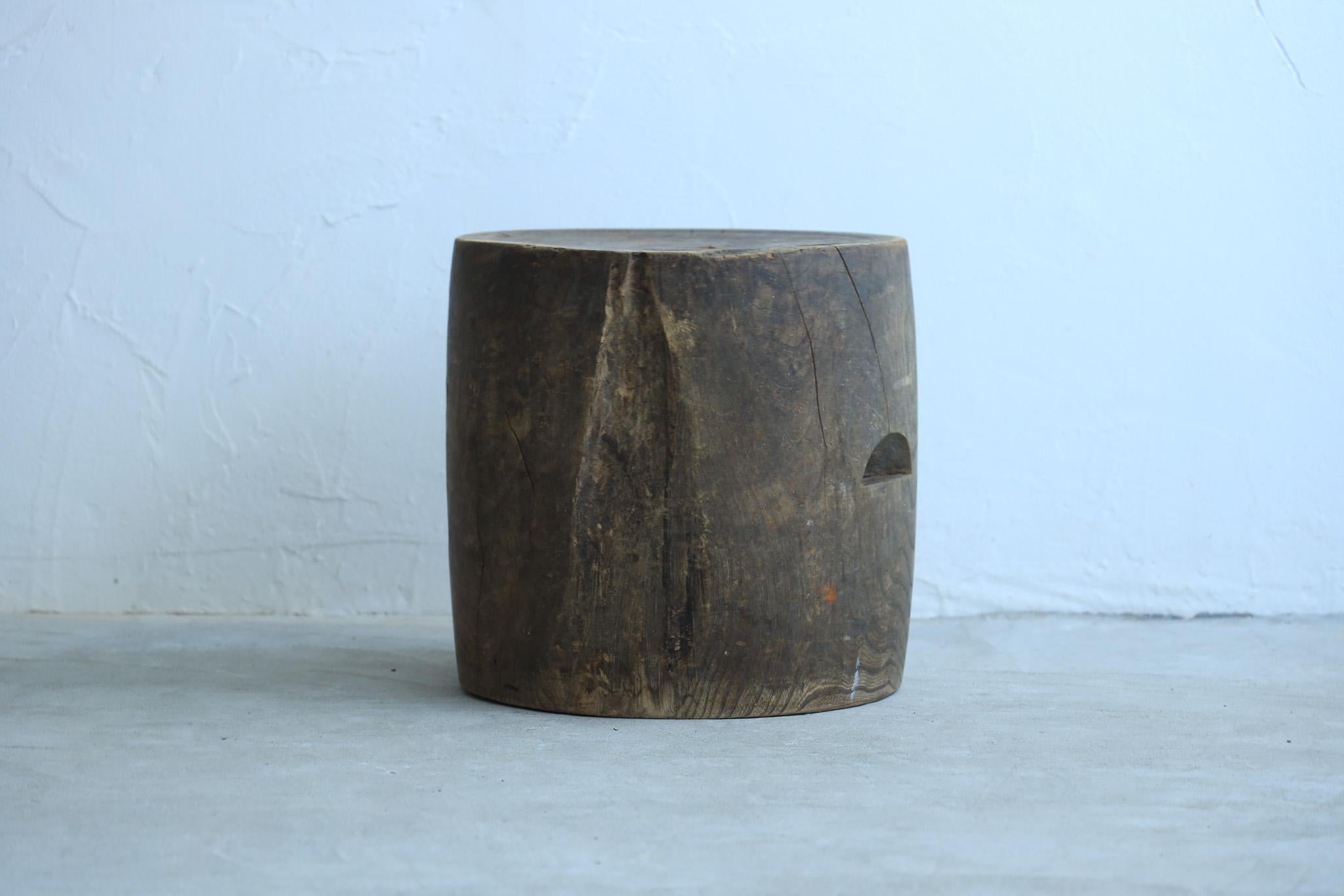 Mesa baja de madera, Expositor, Antigüedad japonesa, Primitivo, Wabi-Sabi, Mingei siglo XX en venta