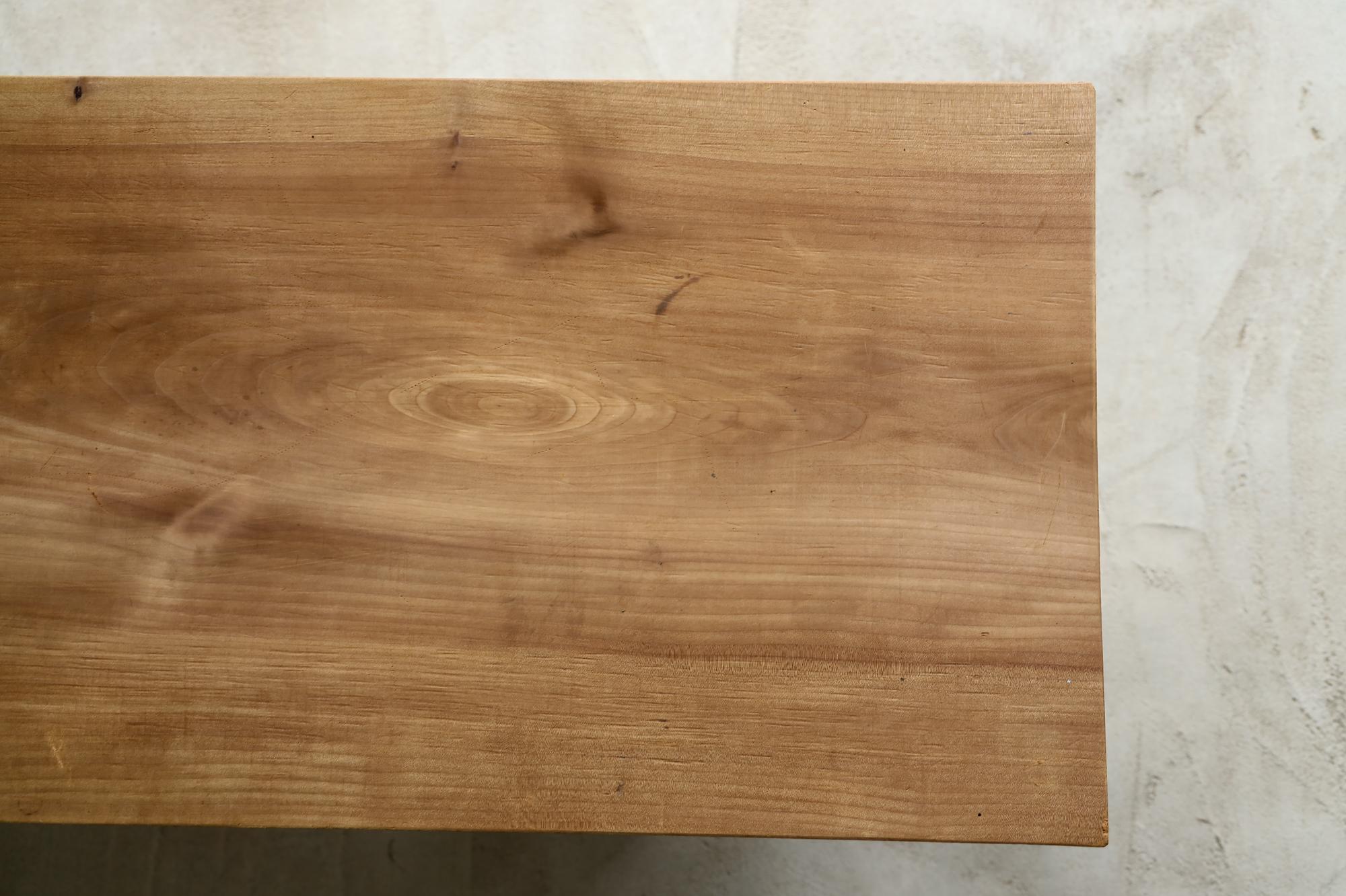 Niedriger Holztisch, japanische Antiquitäten, Ausstellungsstand, Wabi-Sabi, Mingei im Angebot 6