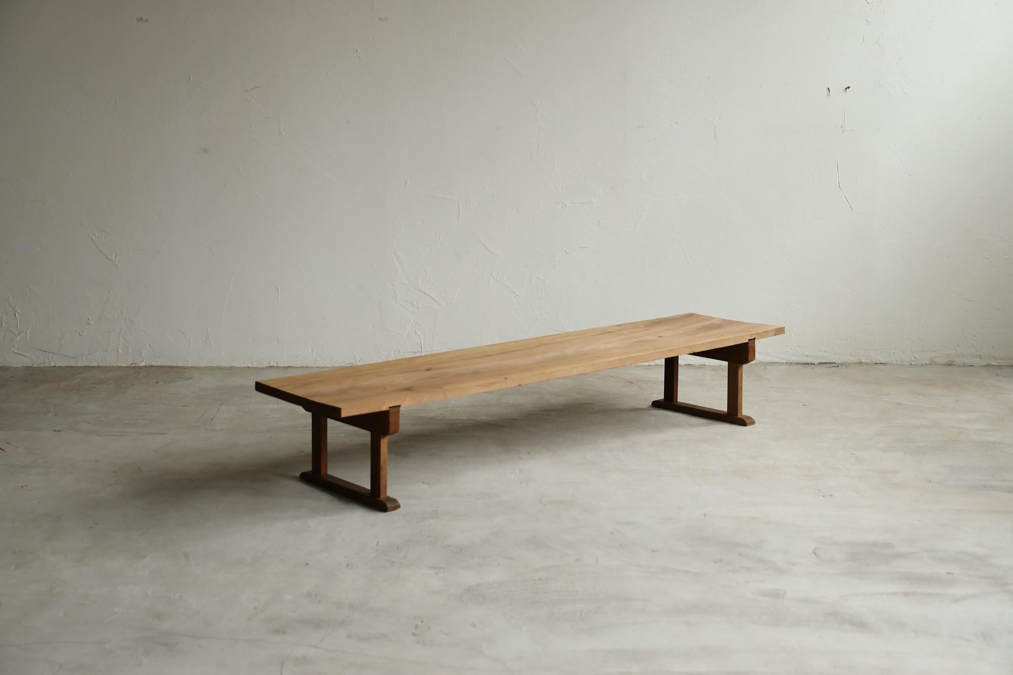 Niedriger Holztisch, japanische Antiquitäten, Ausstellungsstand, Wabi-Sabi, Mingei im Angebot 7