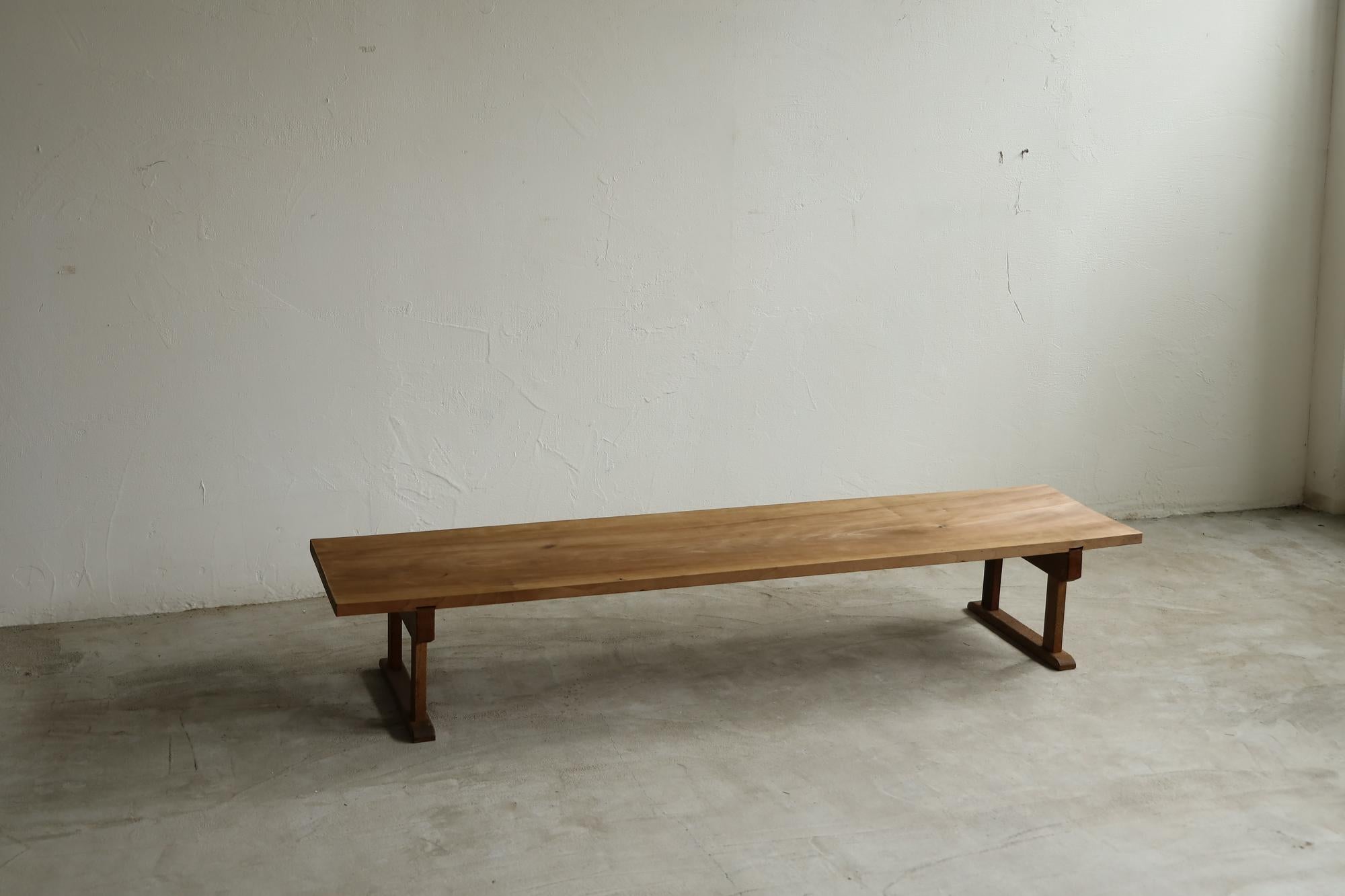 Niedriger Holztisch, japanische Antiquitäten, Ausstellungsstand, Wabi-Sabi, Mingei (Meiji-Periode) im Angebot
