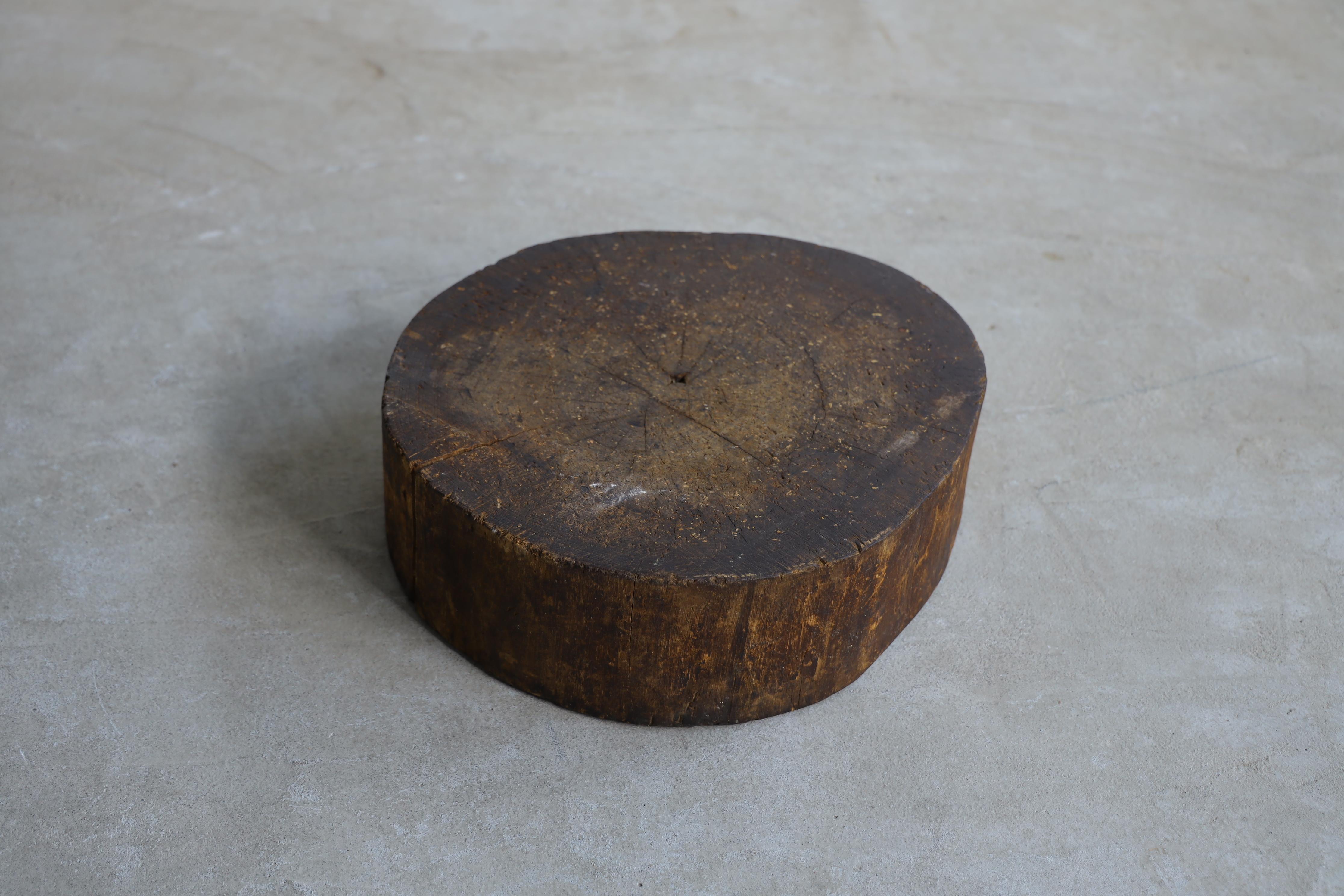 This is an antique wooden low table from the Taisho period.

It was used as a workbench by a craftsman at the time, and although it is unclear which craftsman used it, there are small white pieces embedded on the workbench. 
It is thought that it